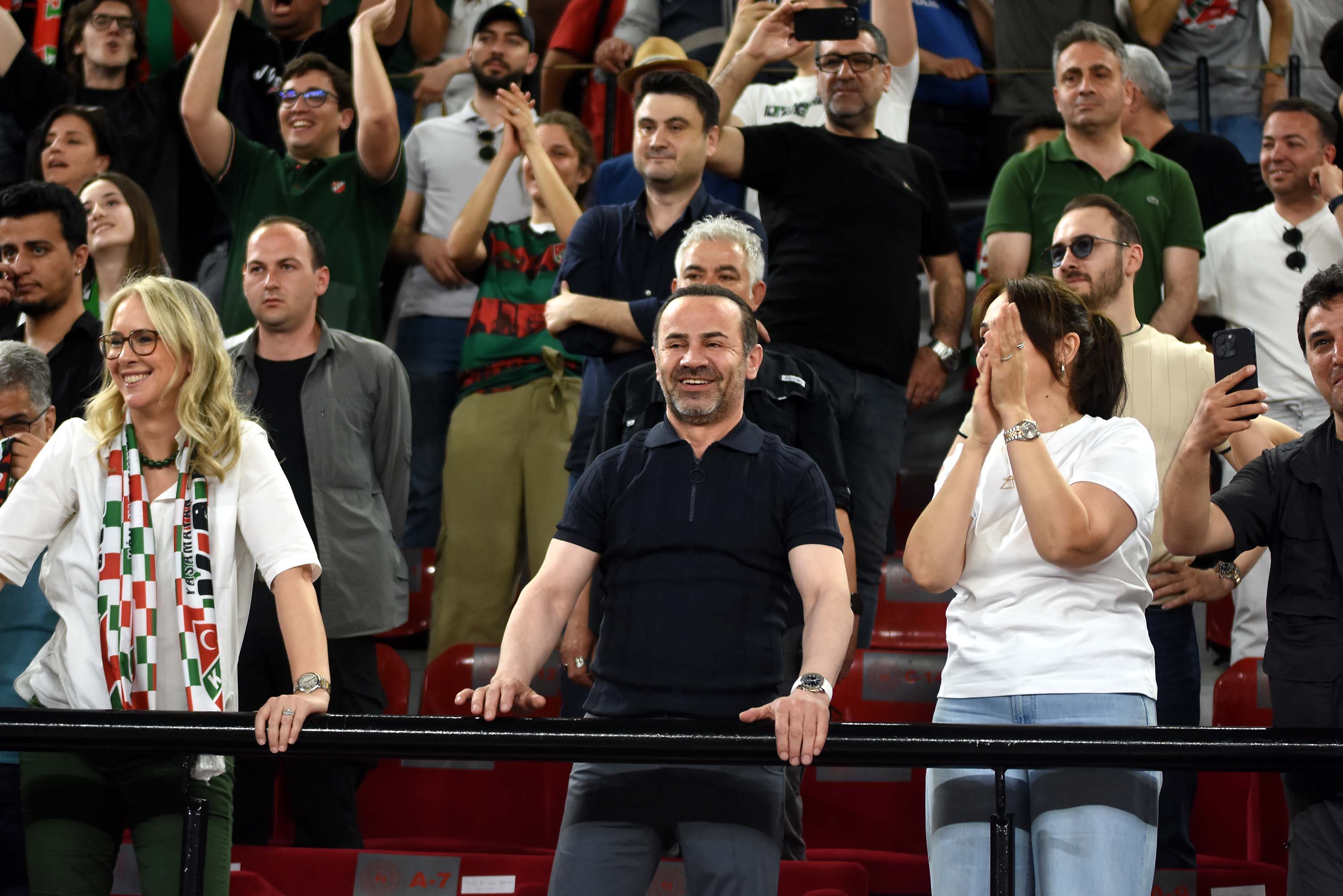 Kaf-Kaf, son saniye basketiyle Bursaspor'u yendi ve ligde kaldı