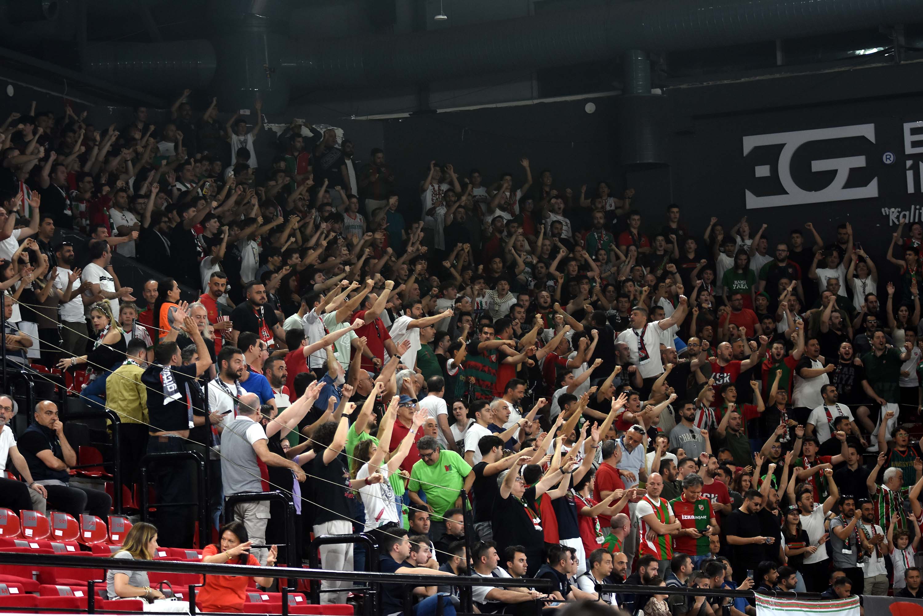 Kaf-Kaf, son saniye basketiyle Bursaspor'u yendi ve ligde kaldı