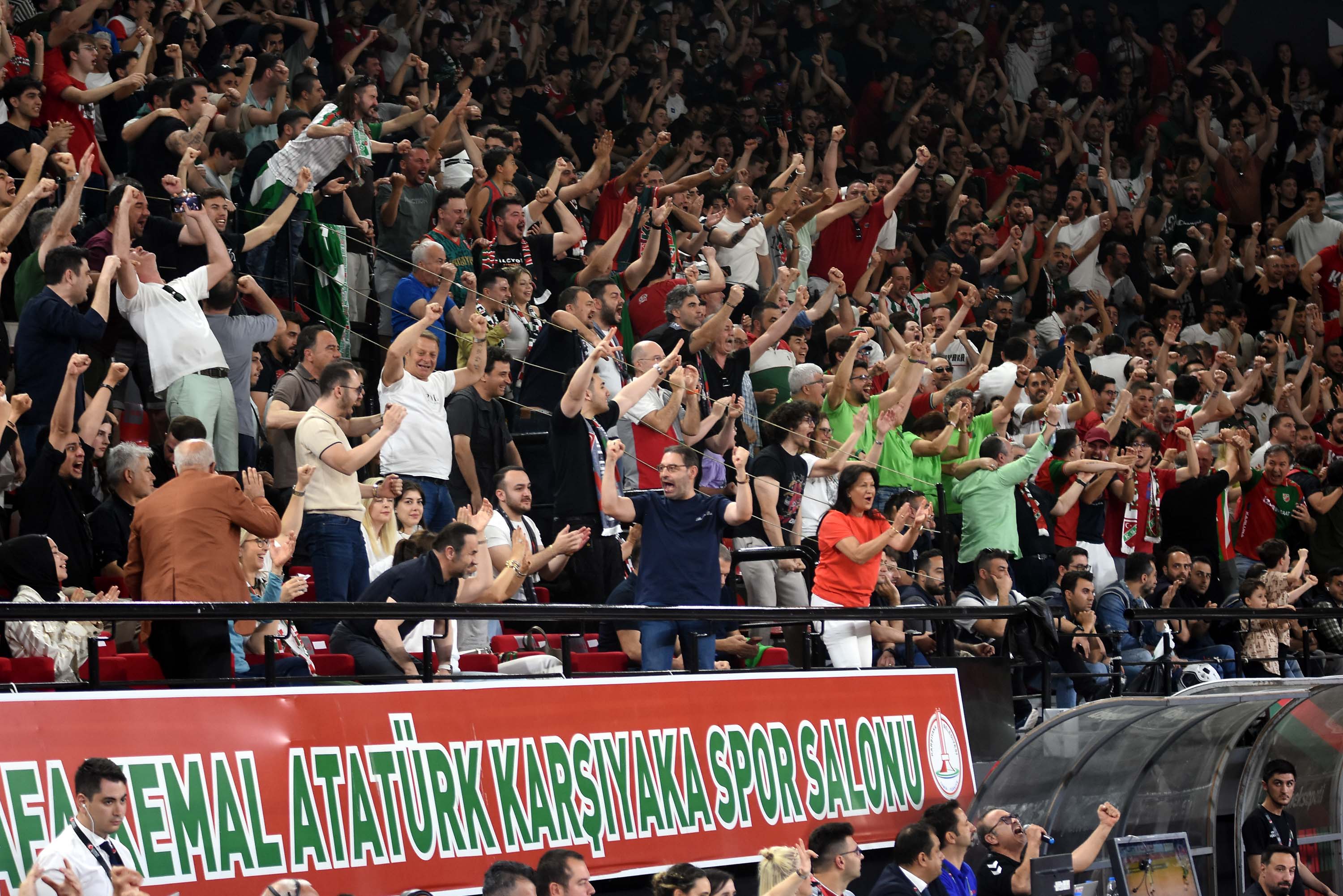 Kaf-Kaf, son saniye basketiyle Bursaspor'u yendi ve ligde kaldı