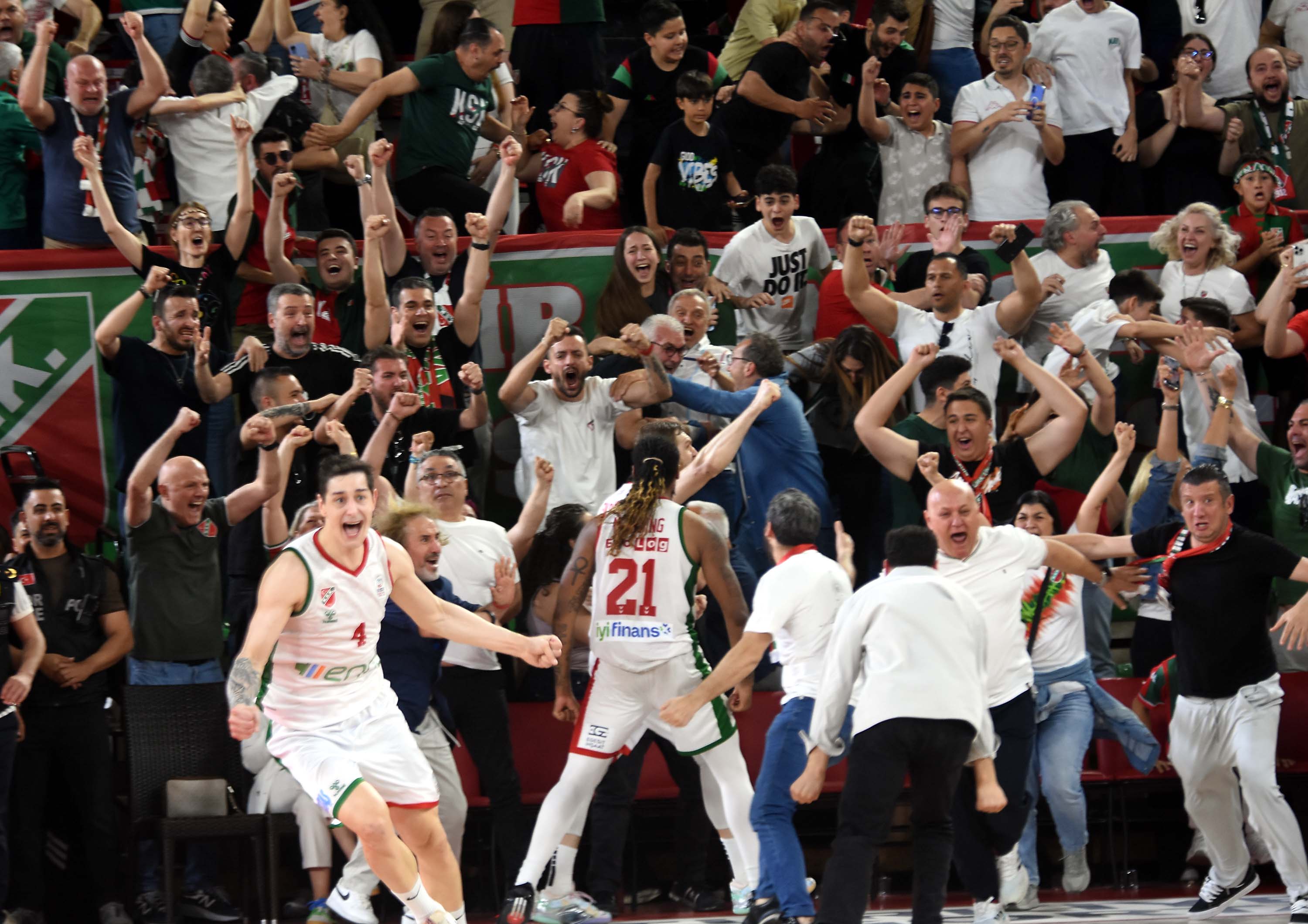 Kaf-Kaf, son saniye basketiyle Bursaspor'u yendi ve ligde kaldı