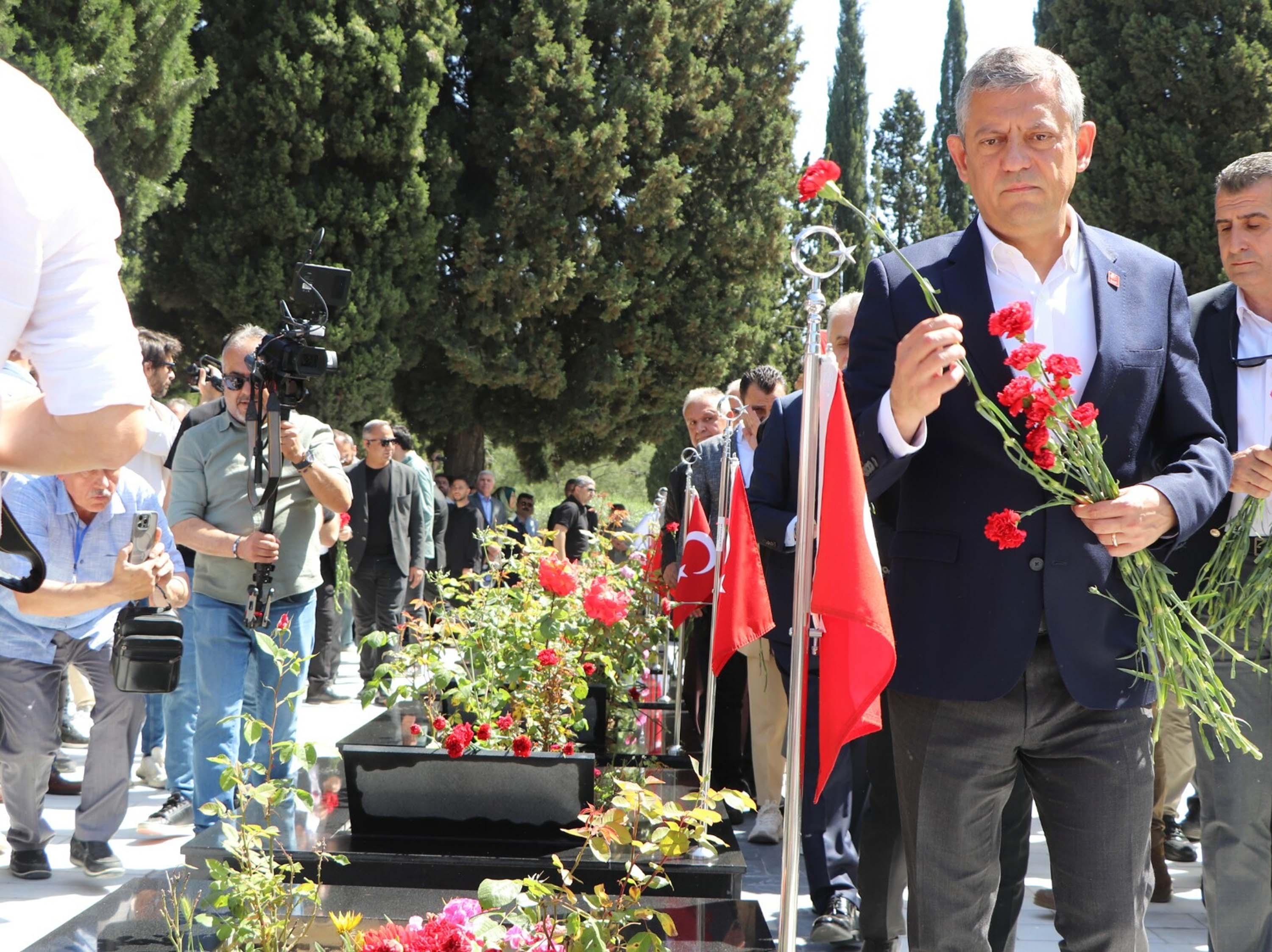 Soma'daki maden şehitleri dualarla anıldı
