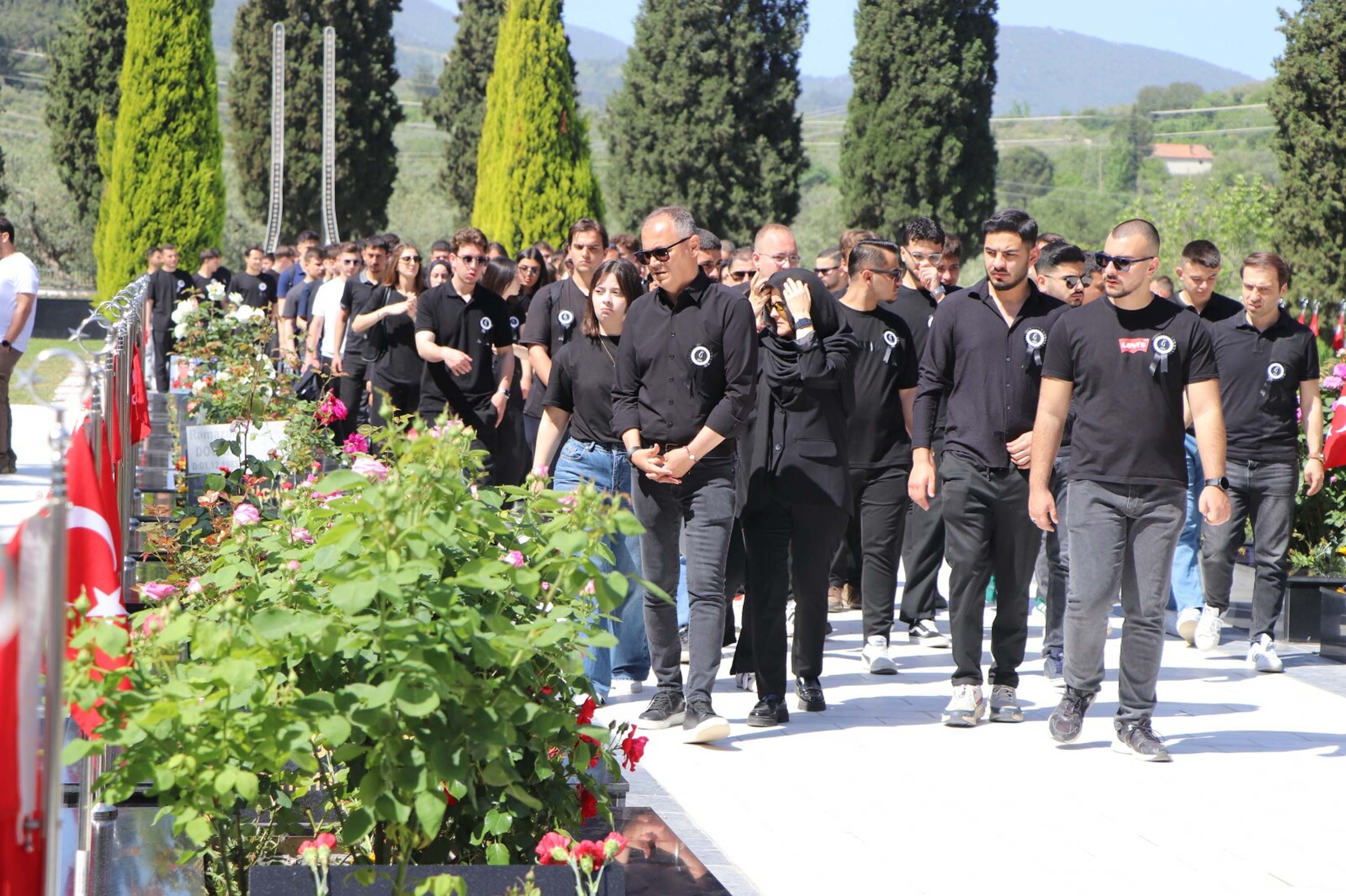 Soma'daki maden şehitleri dualarla anıldı