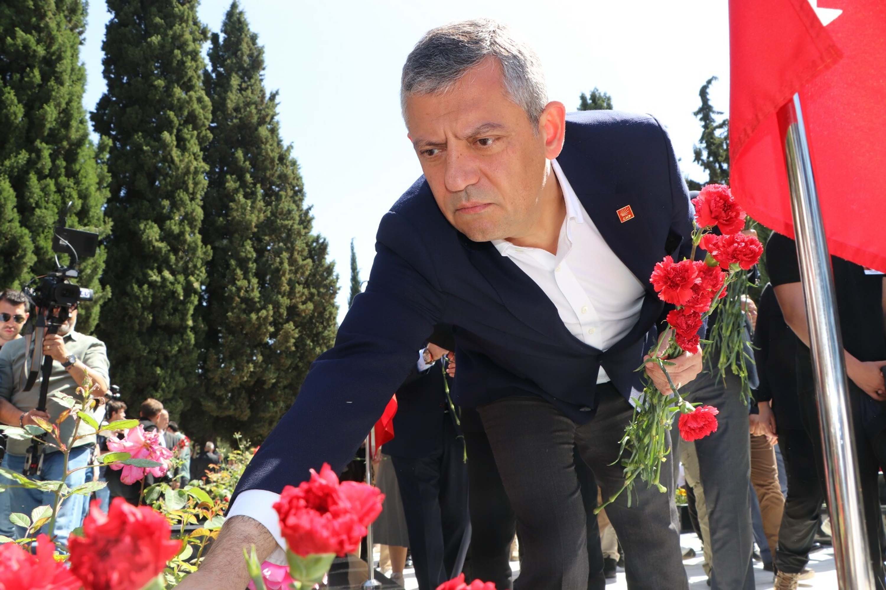Soma'daki maden şehitleri dualarla anıldı