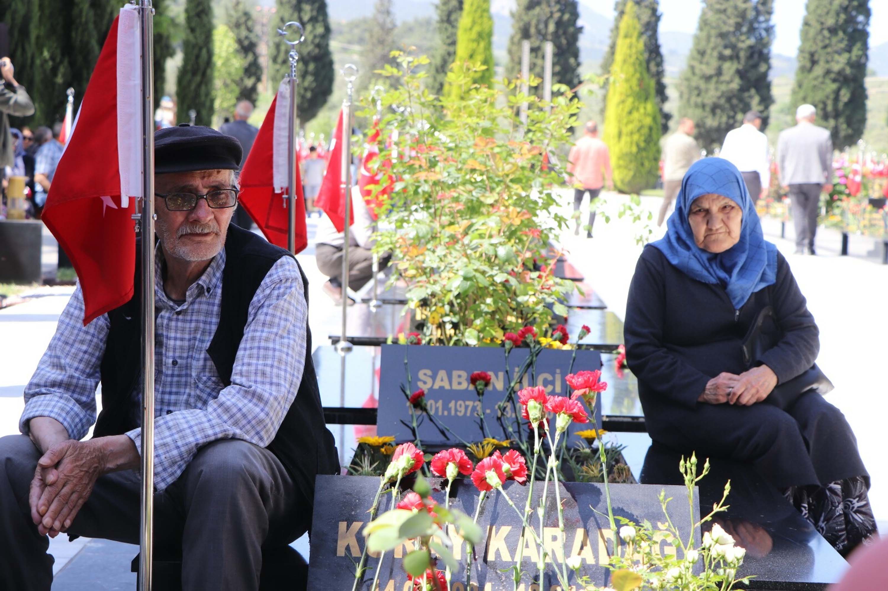 Soma'daki maden şehitleri dualarla anıldı