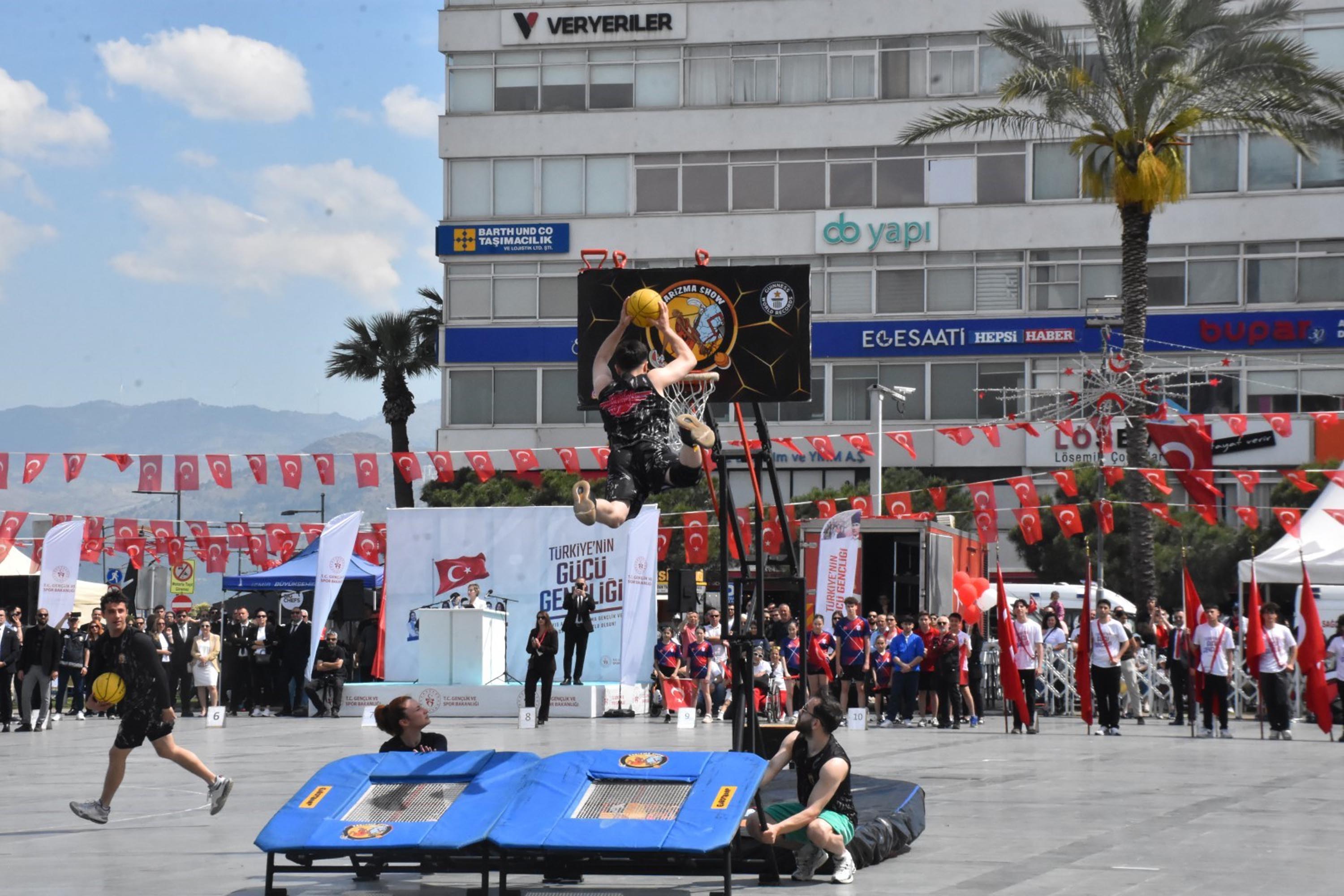 İzmir’de 19 Mayıs coşkusu