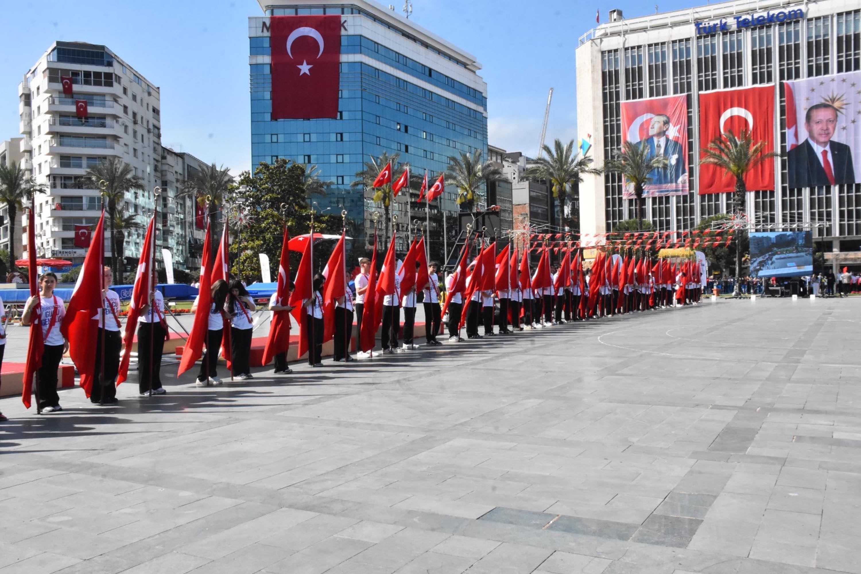 İzmir’de 19 Mayıs coşkusu