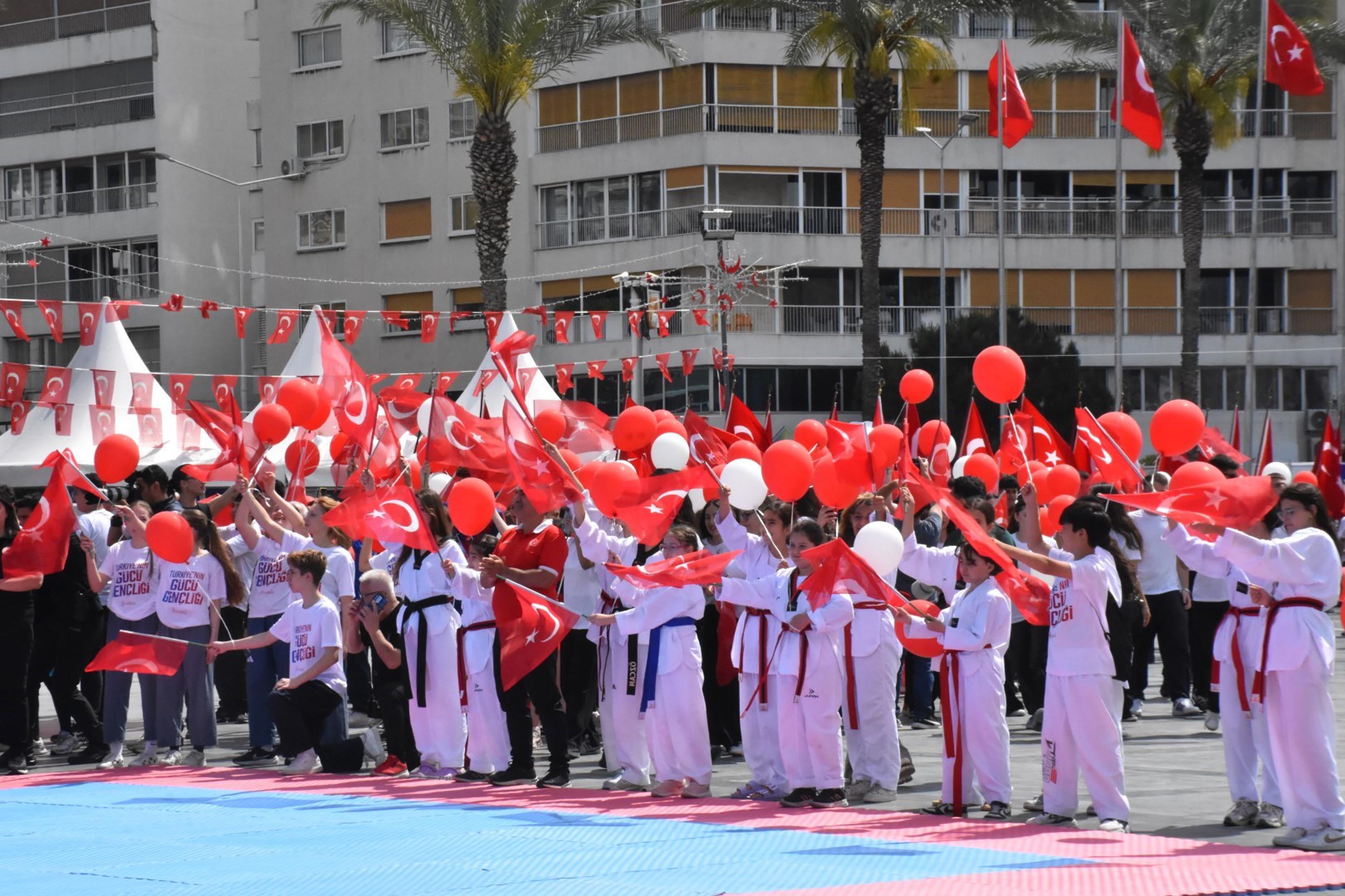 İzmir’de 19 Mayıs coşkusu