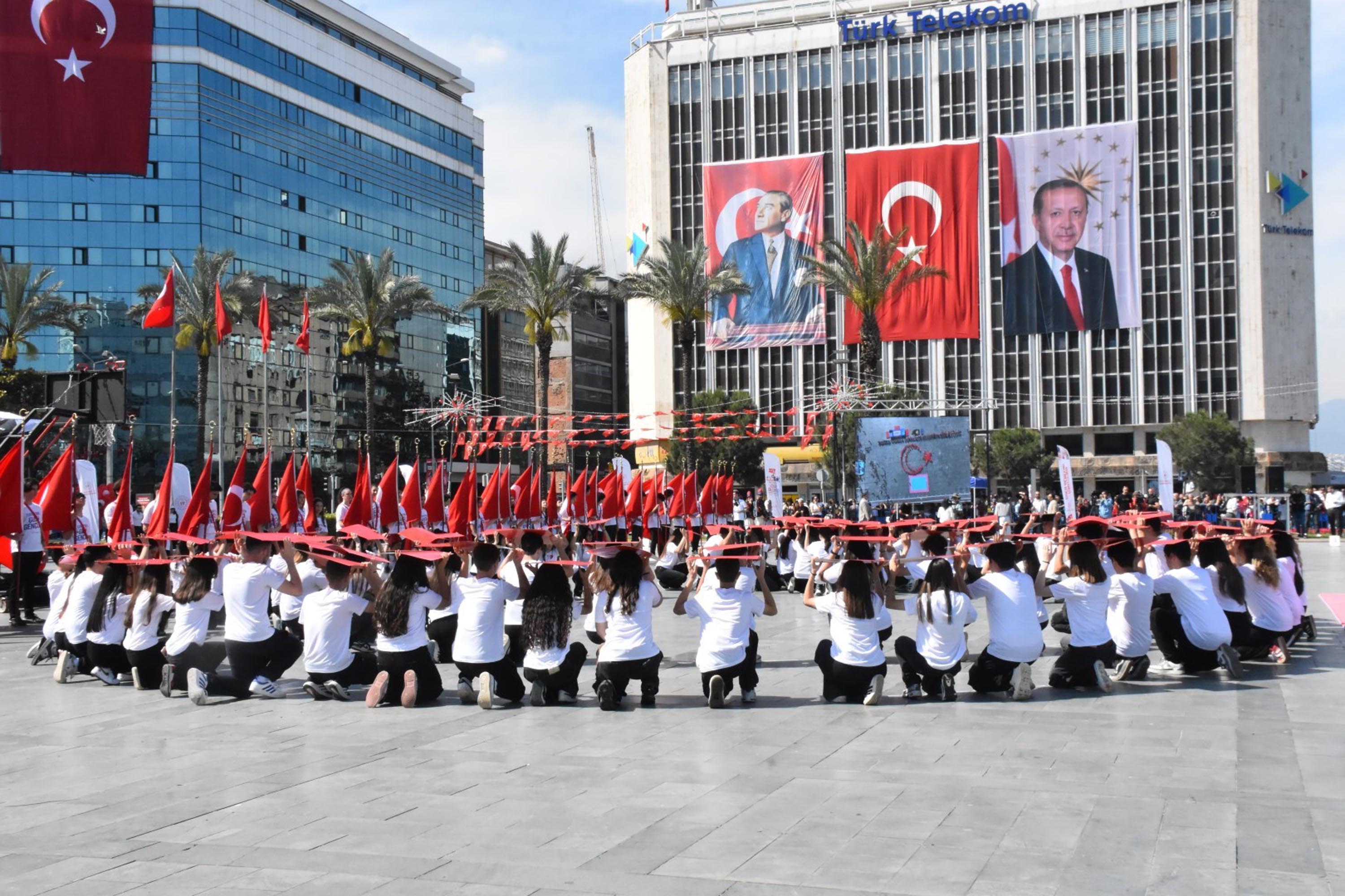 İzmir’de 19 Mayıs coşkusu
