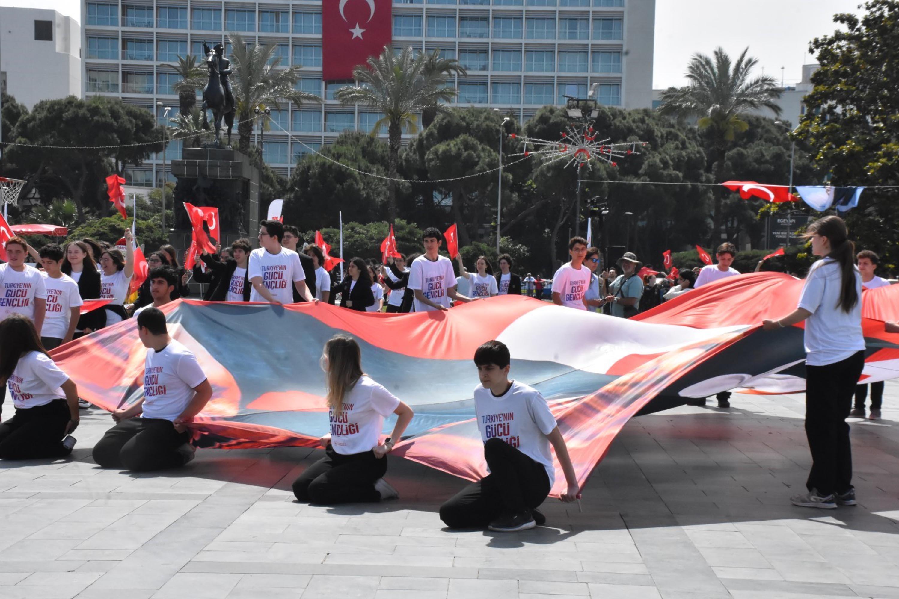 İzmir’de 19 Mayıs coşkusu