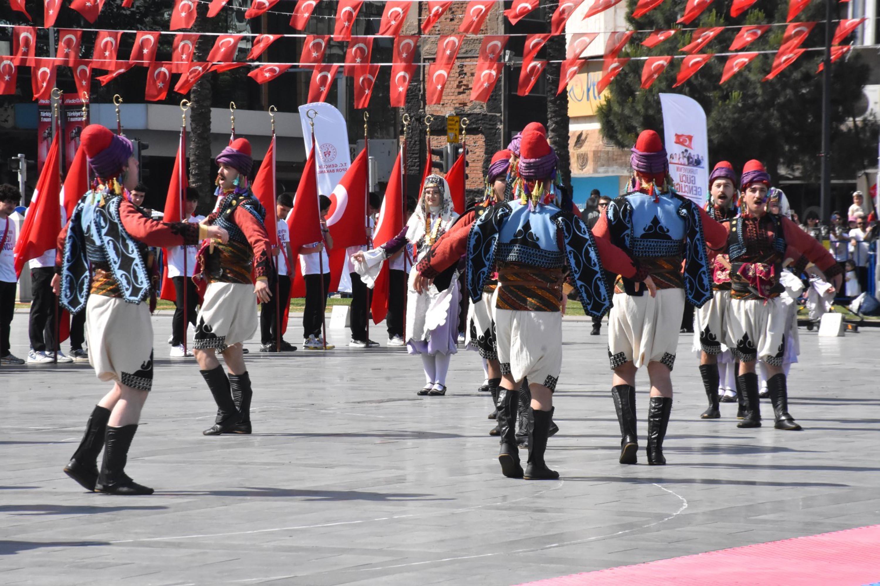 İzmir’de 19 Mayıs coşkusu