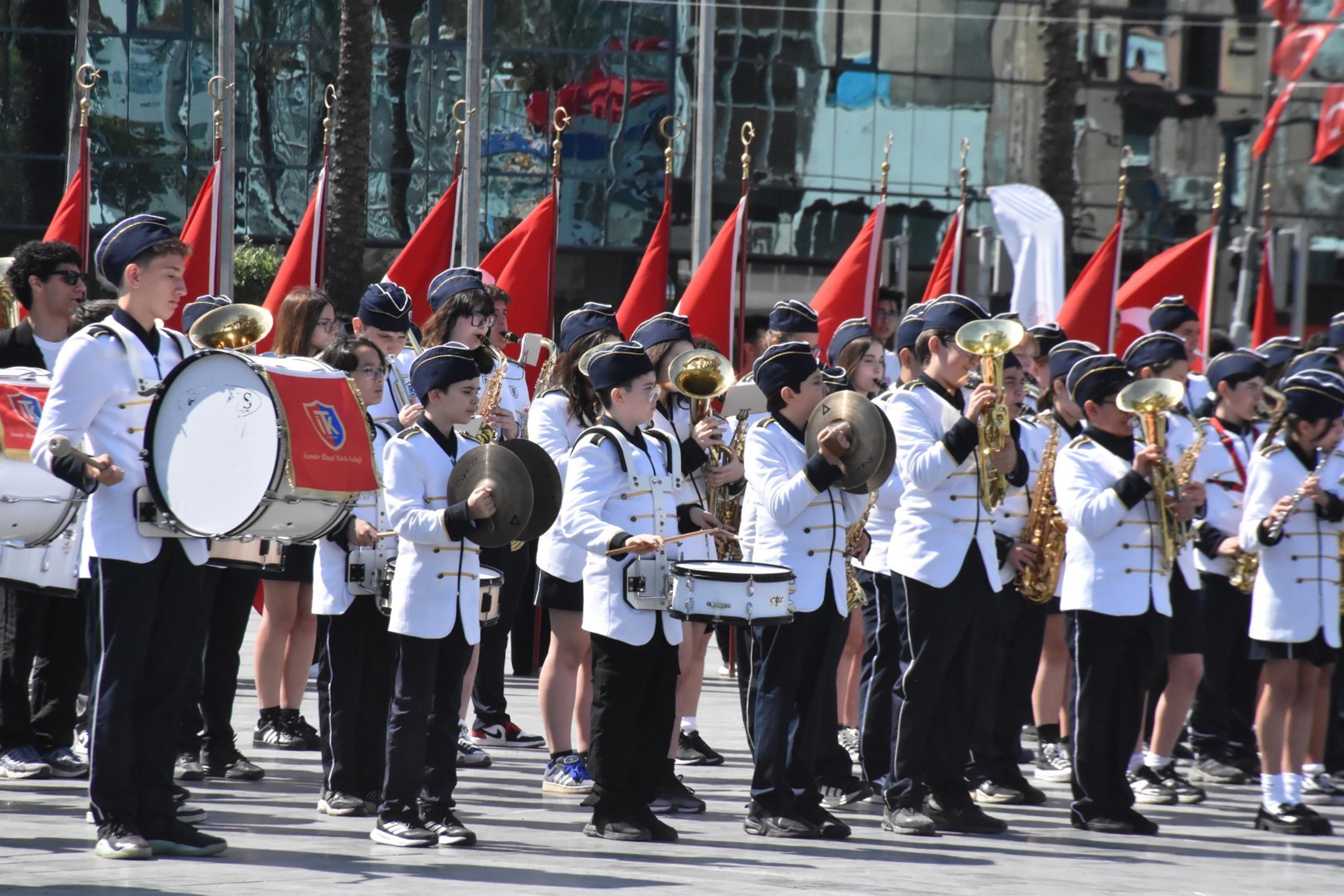 İzmir’de 19 Mayıs coşkusu
