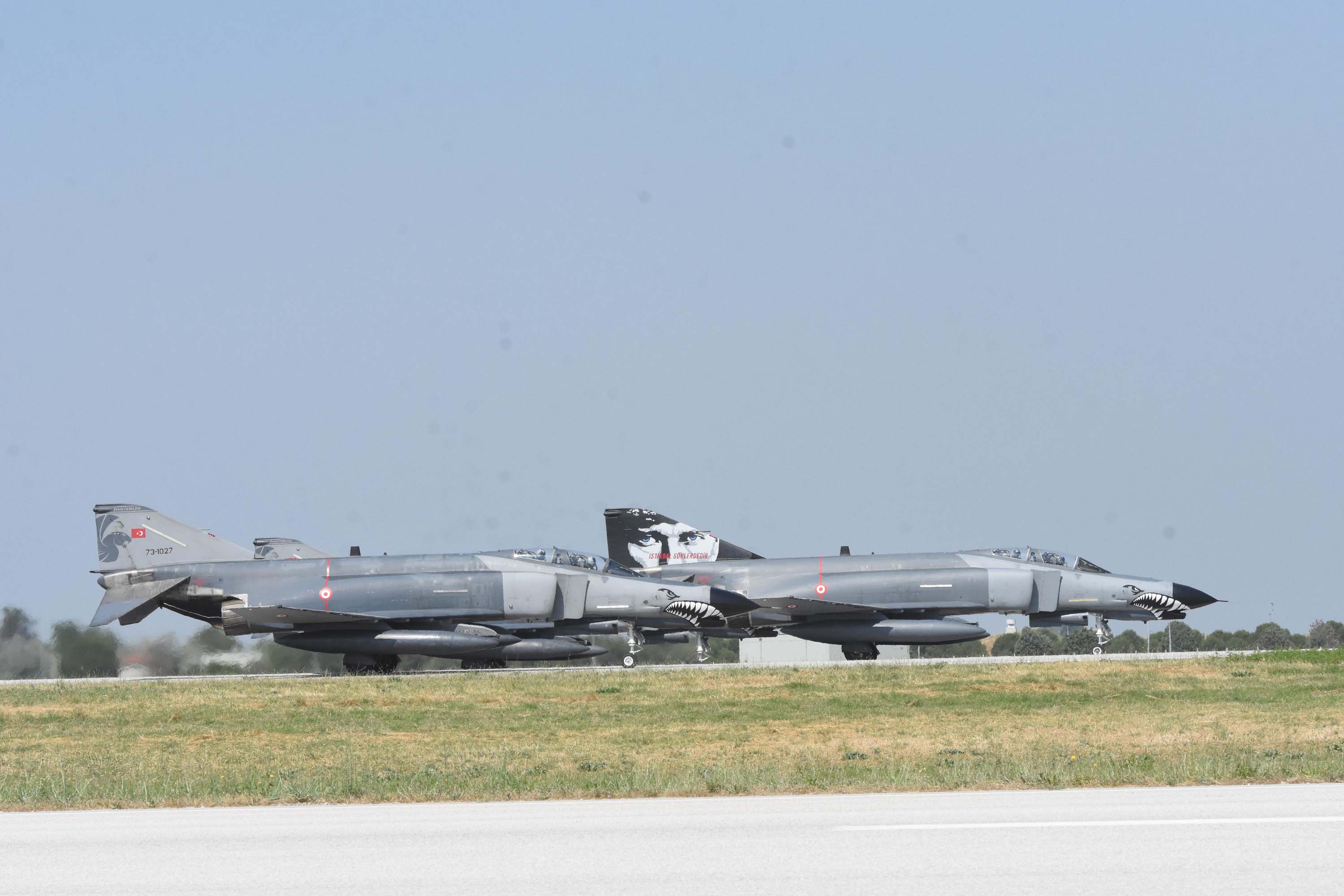İzmir'de 'Gençlik ve Havacılık Festivali' başladı