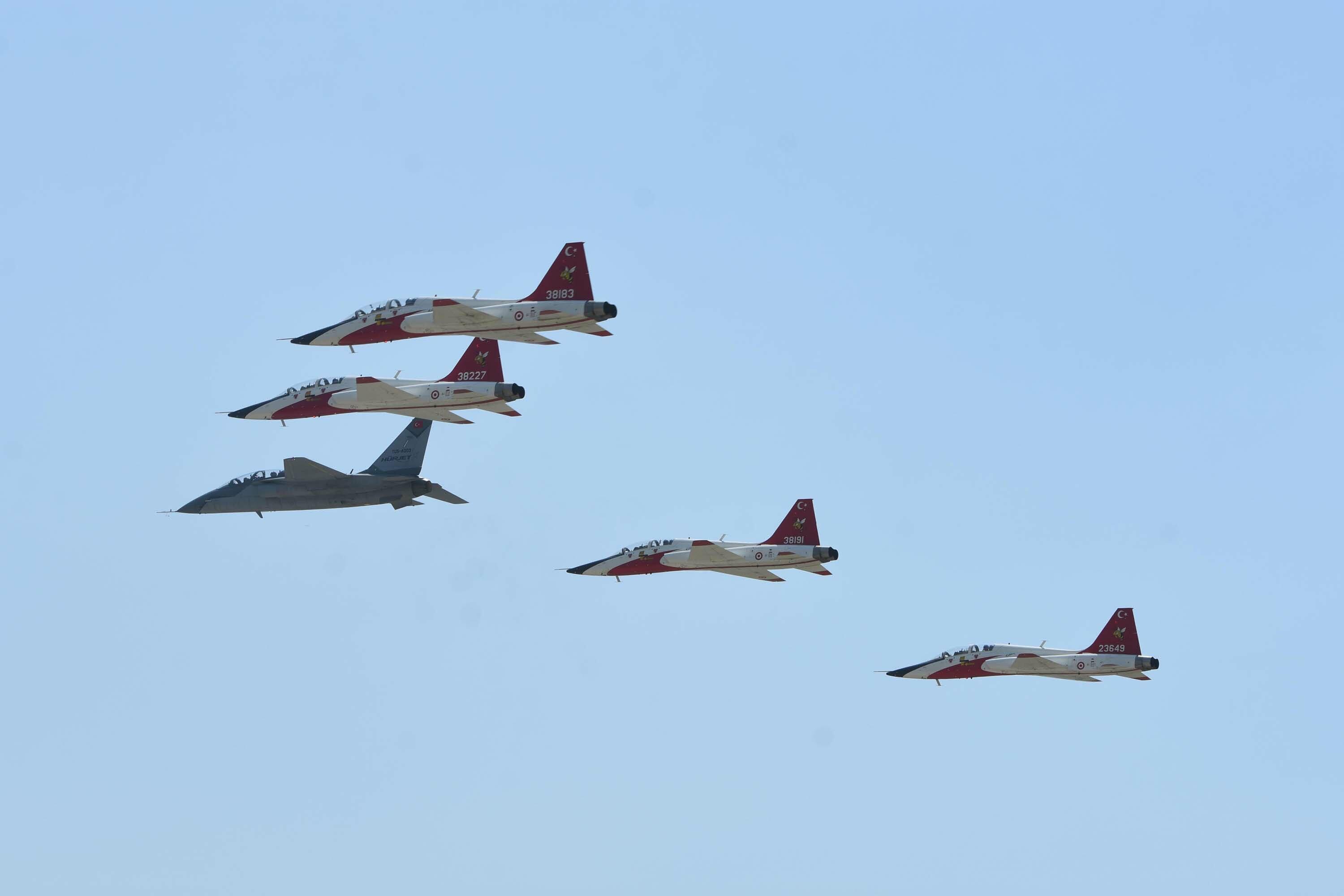 İzmir'de 'Gençlik ve Havacılık Festivali' başladı