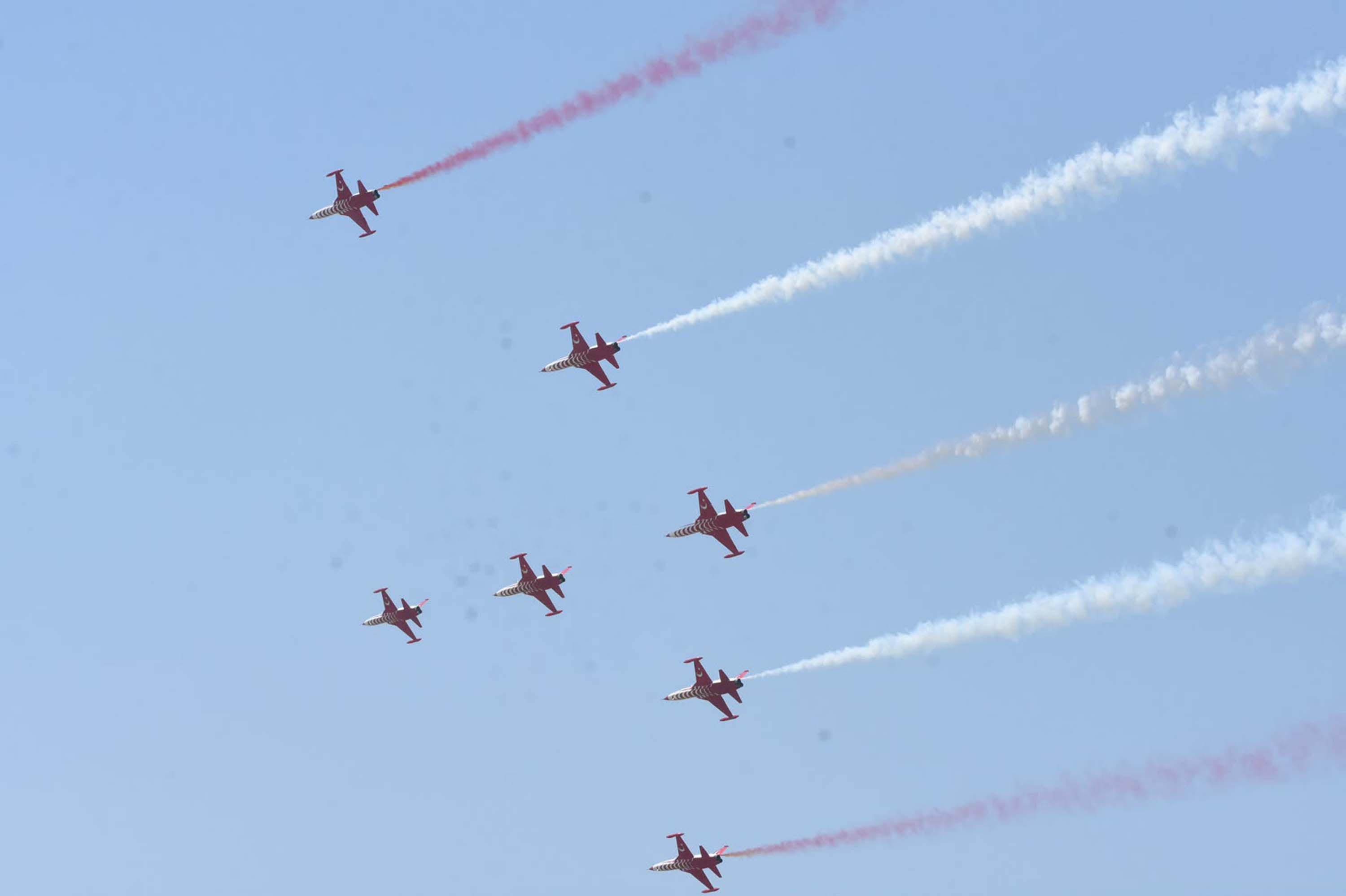 İzmir'de 'Gençlik ve Havacılık Festivali' başladı