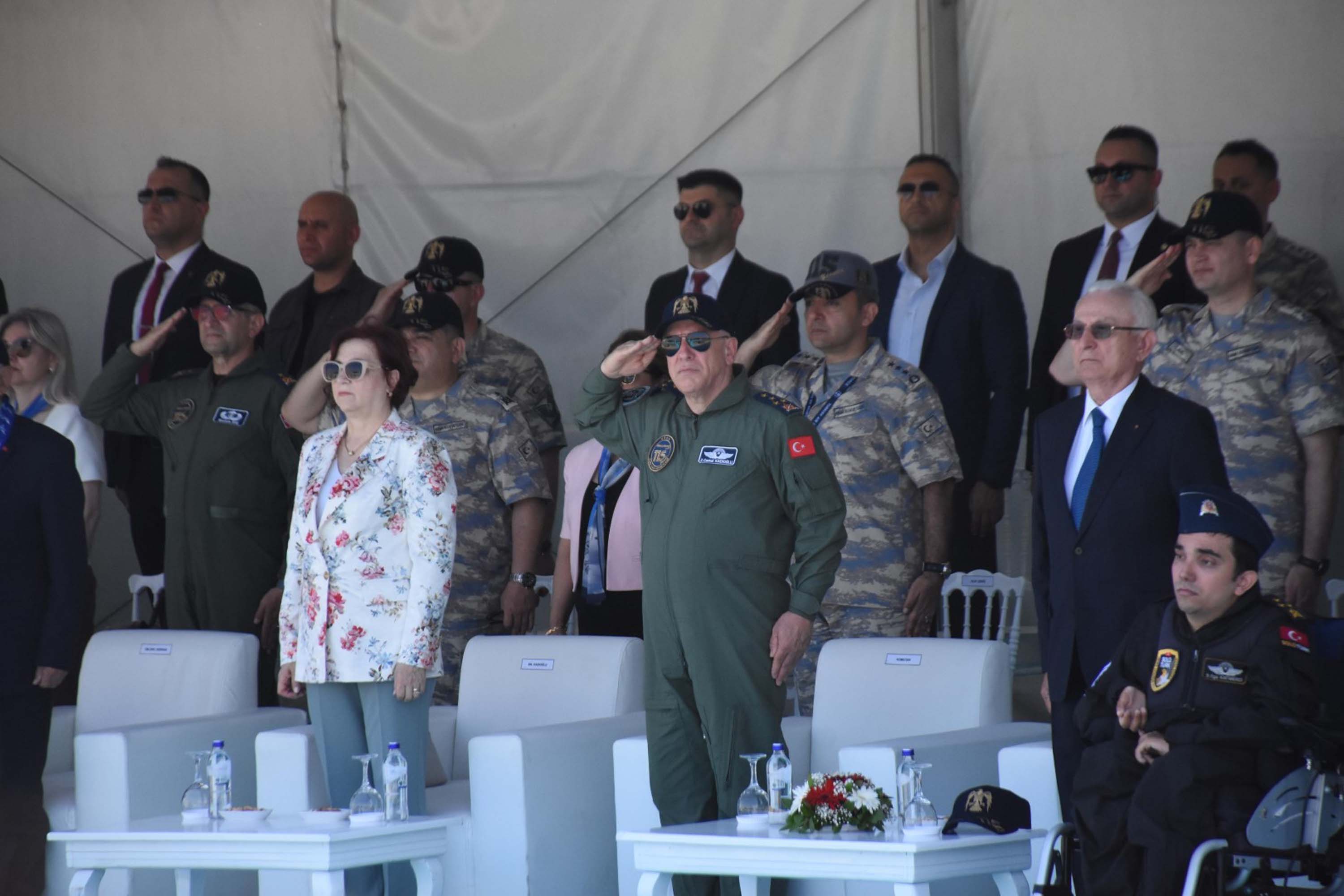 İzmir'de 'Gençlik ve Havacılık Festivali' başladı