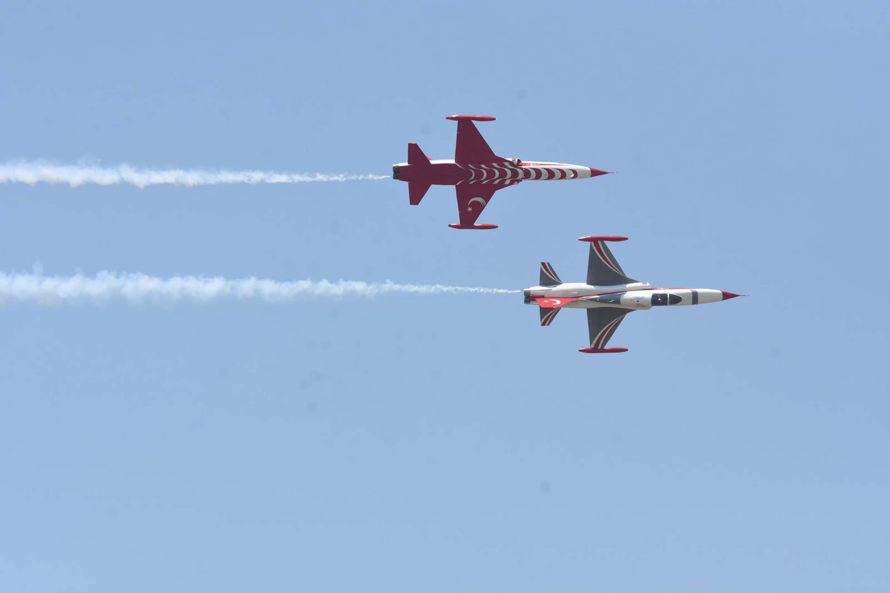 İzmir'de 'Gençlik ve Havacılık Festivali' başladı