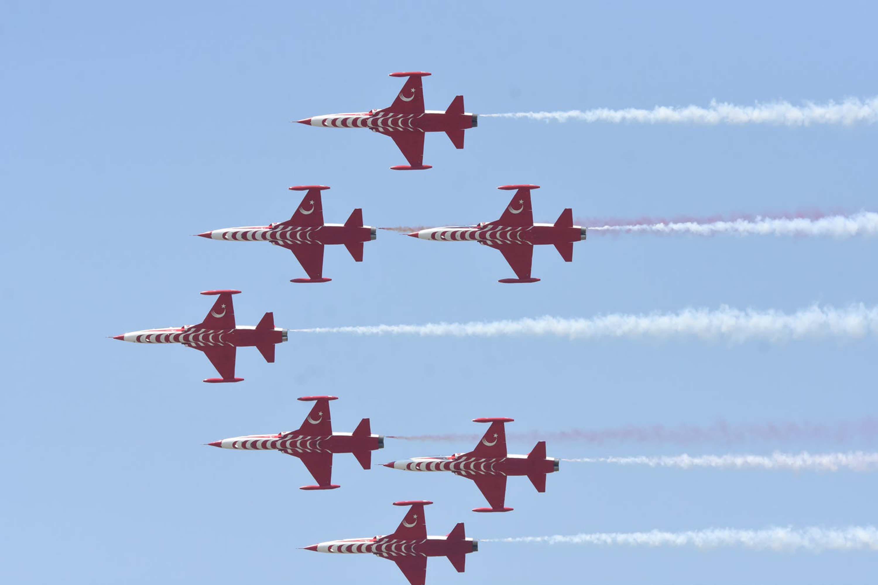 İzmir'de 'Gençlik ve Havacılık Festivali' başladı