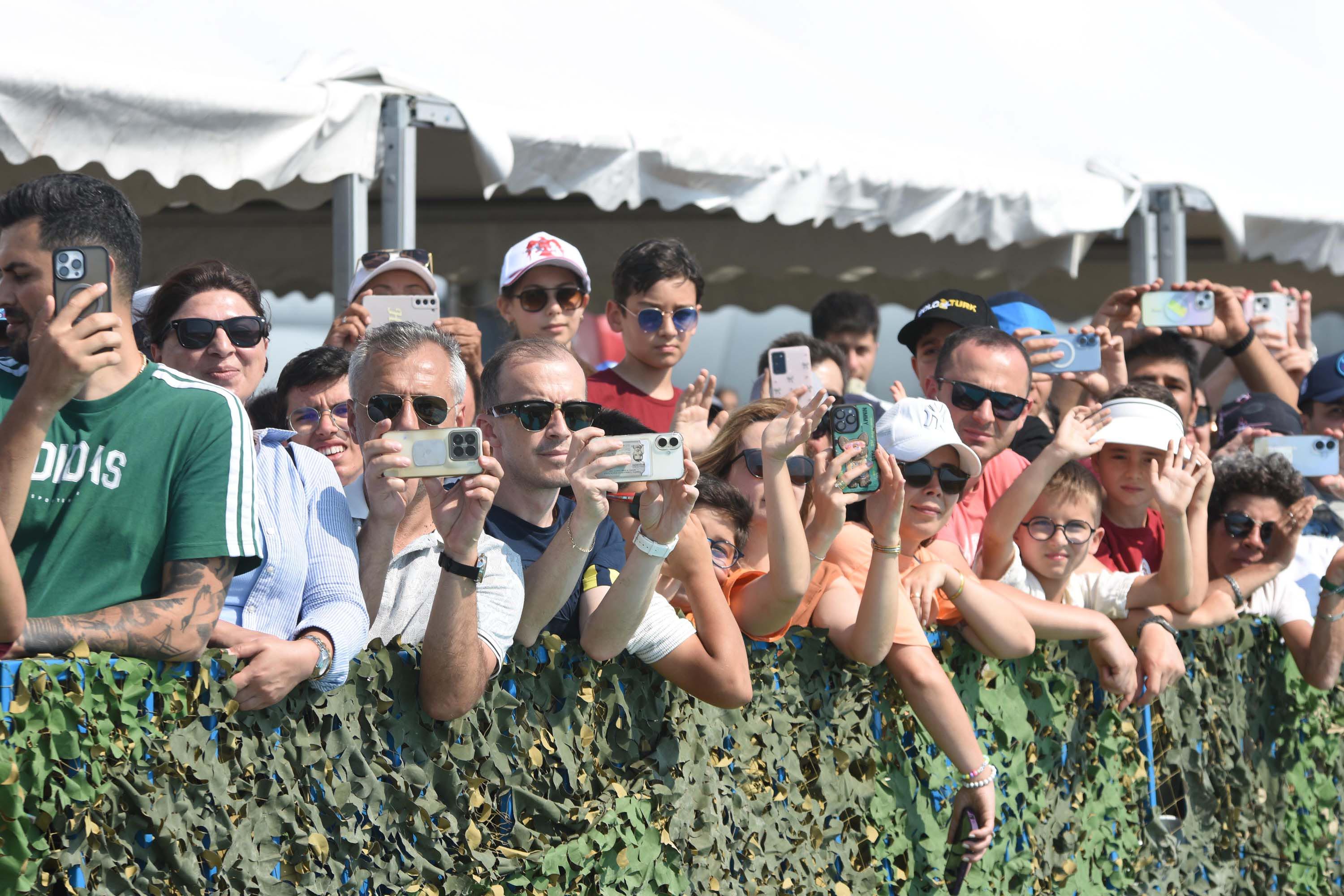 İzmir'de 'Gençlik ve Havacılık Festivali' başladı