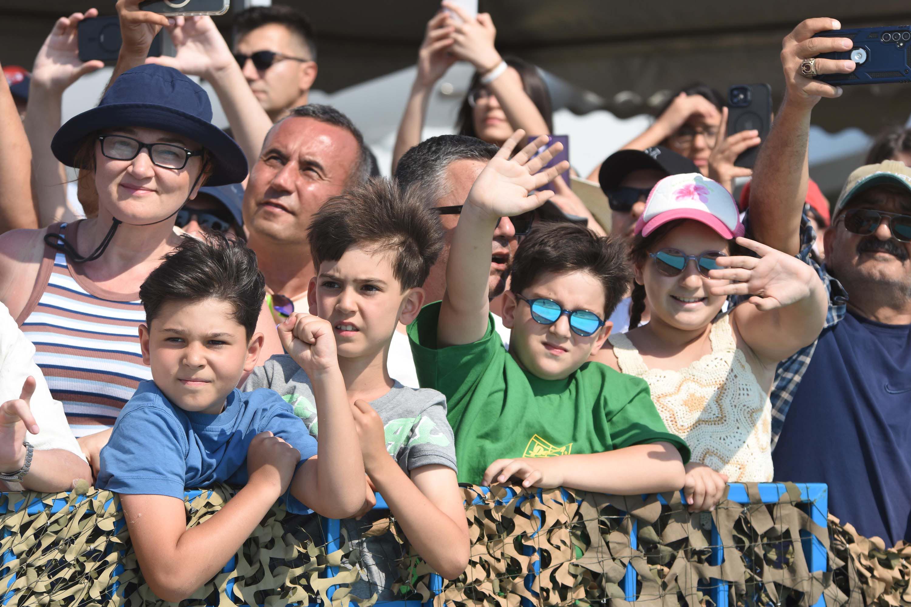 İzmir'de 'Gençlik ve Havacılık Festivali' başladı