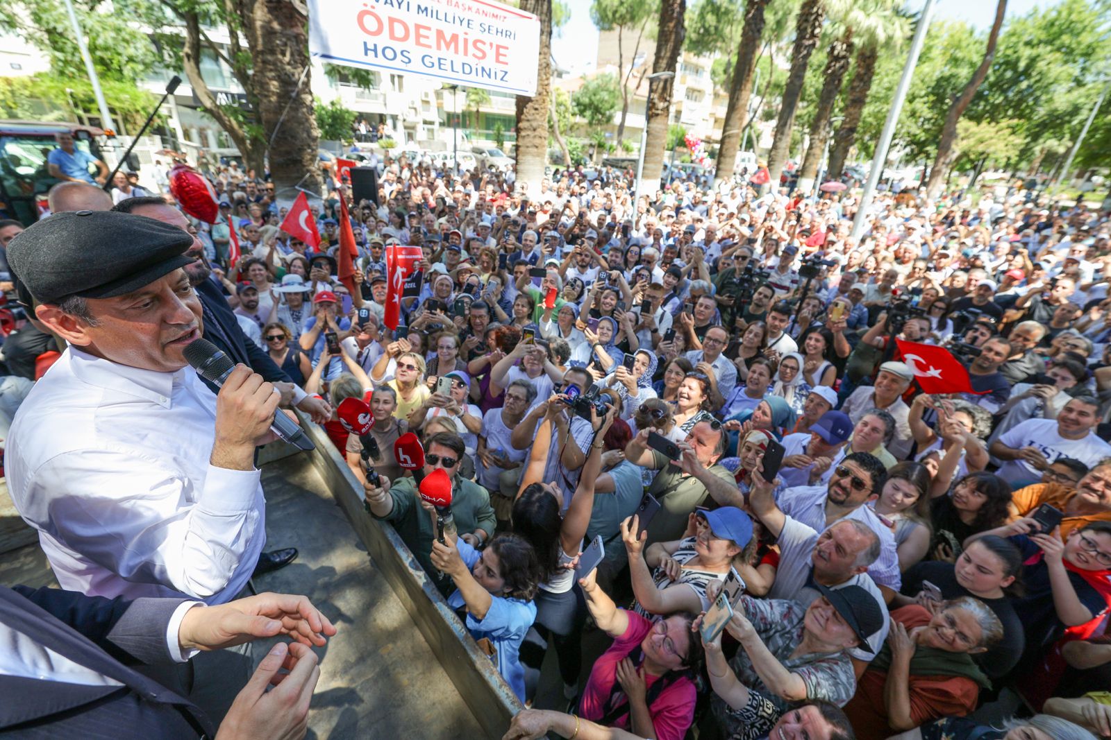 Özgür Özel İzmir'de