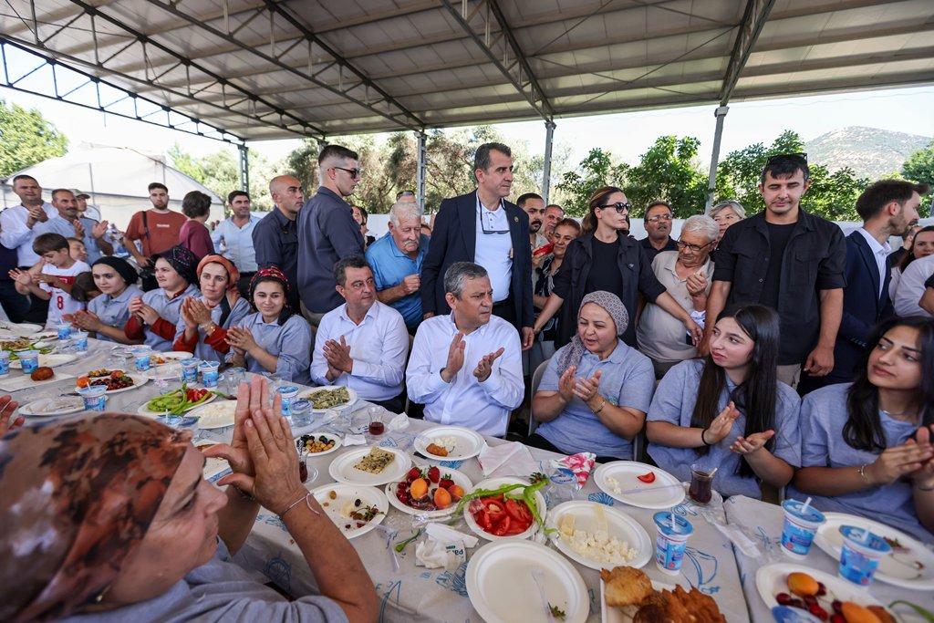 Özgür Özel İzmir'de