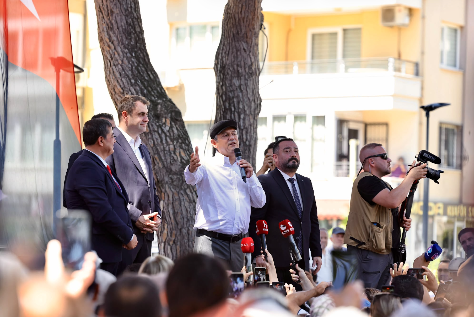 Özgür Özel İzmir'de