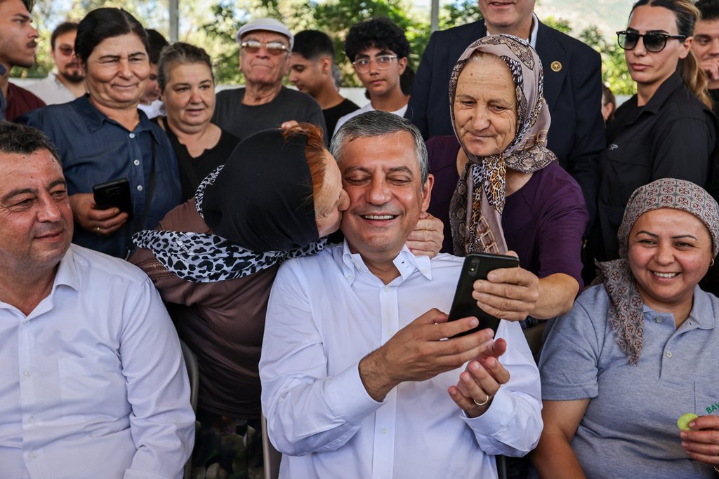 Özgür Özel İzmir'de
