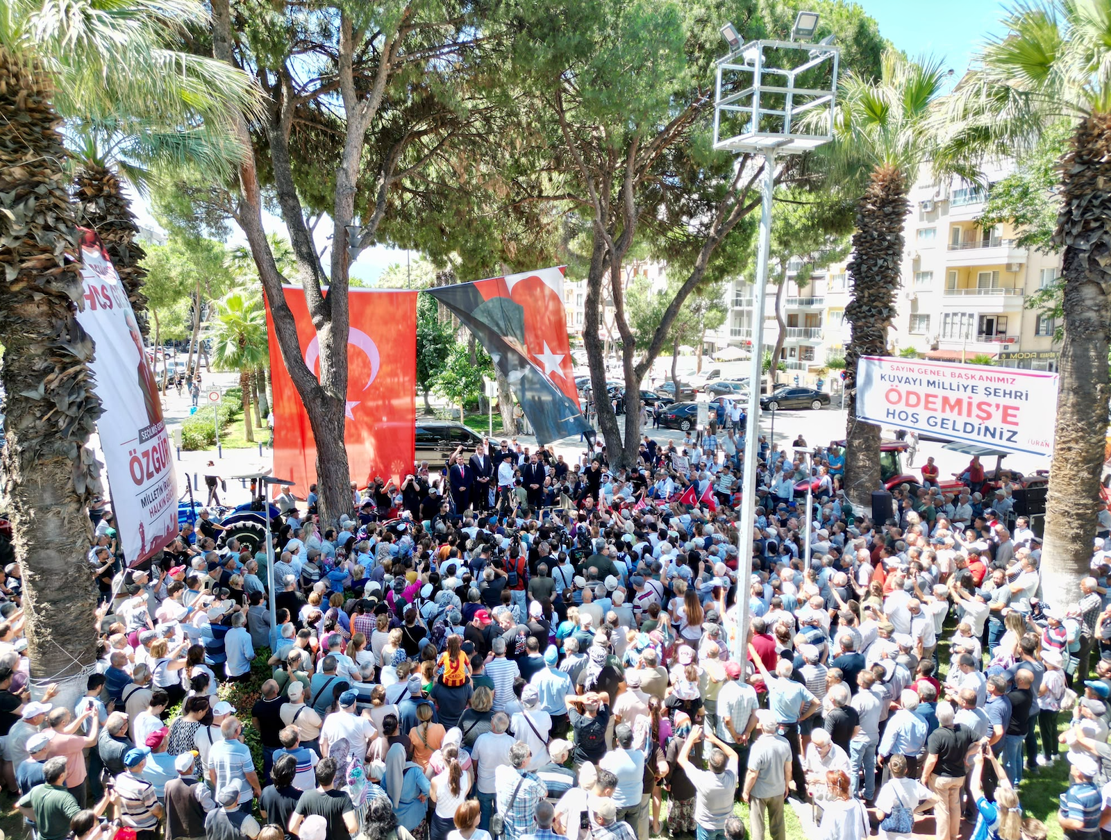 Özgür Özel İzmir'de