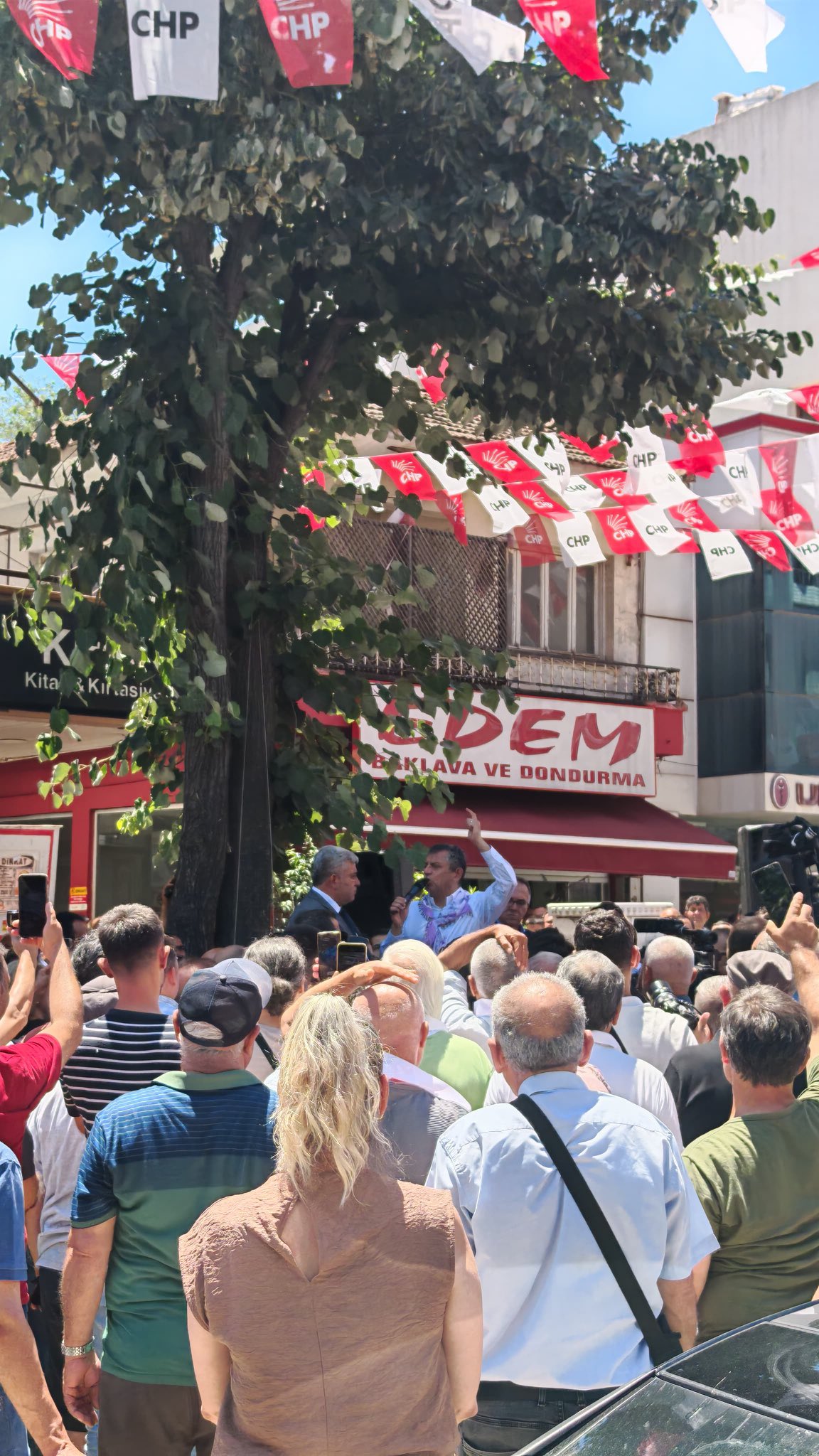 Özgür Özel İzmir'de