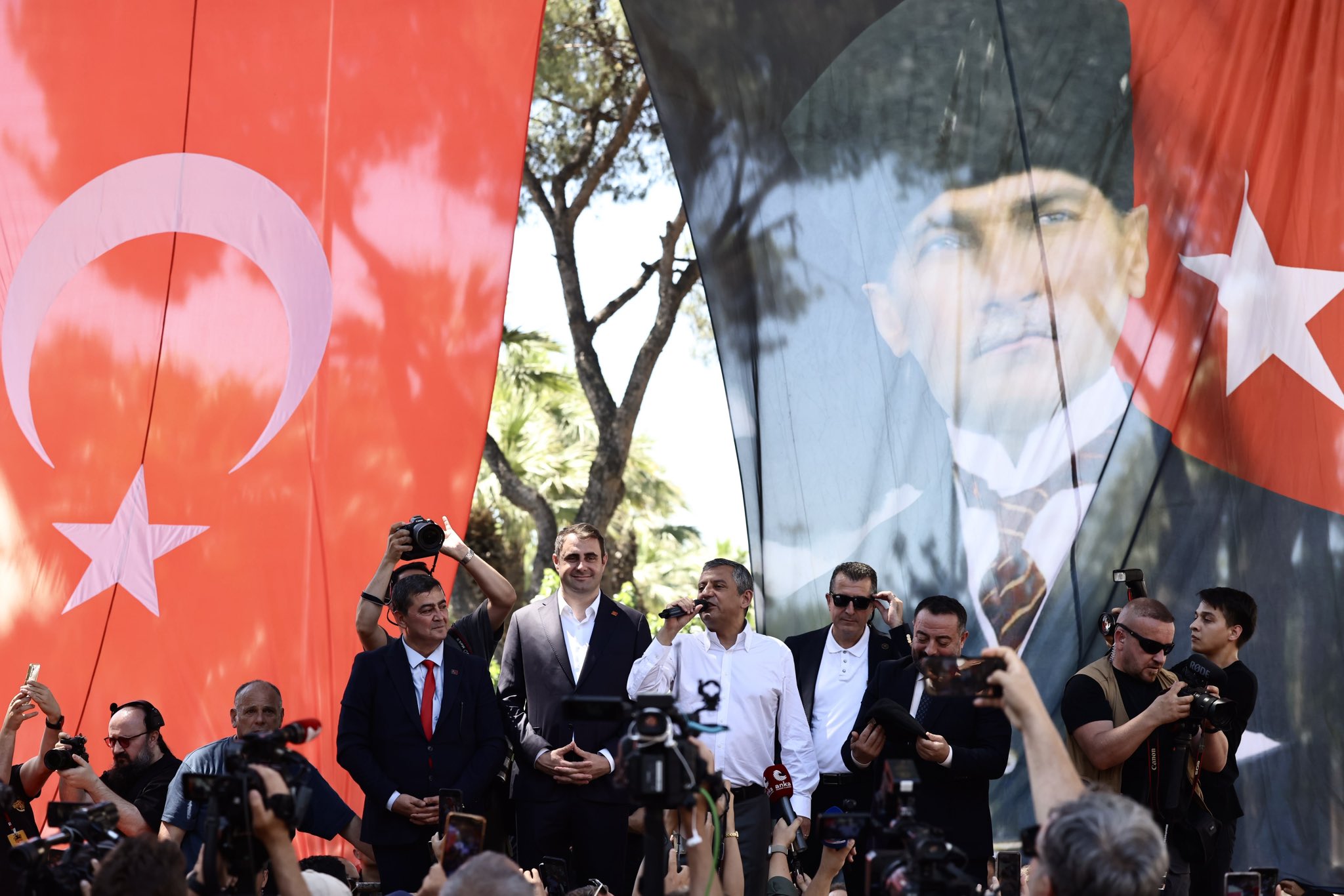 Özgür Özel İzmir'de