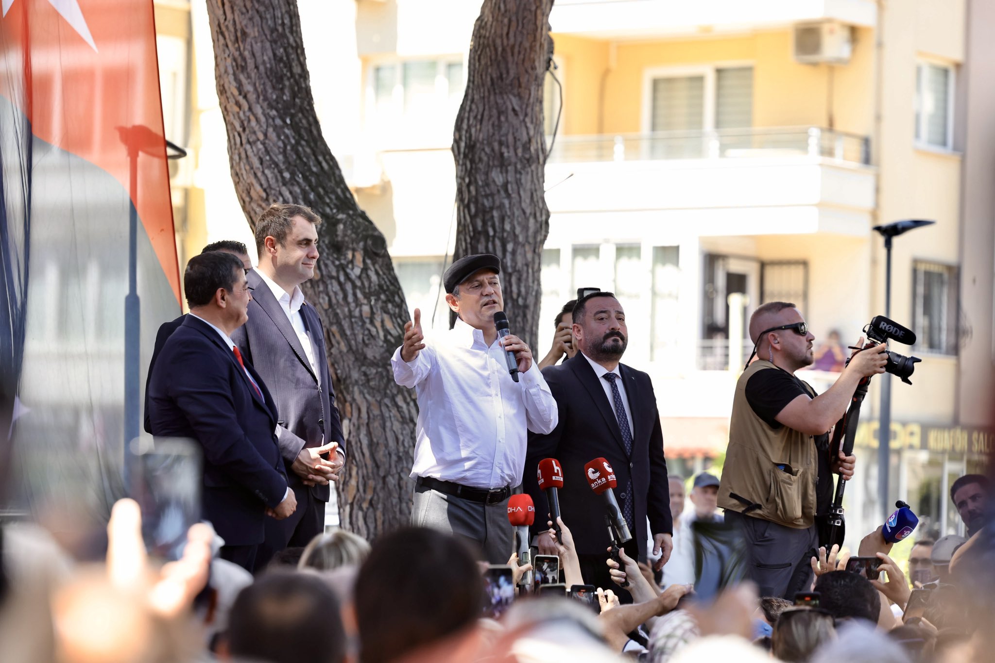 Özgür Özel İzmir'de