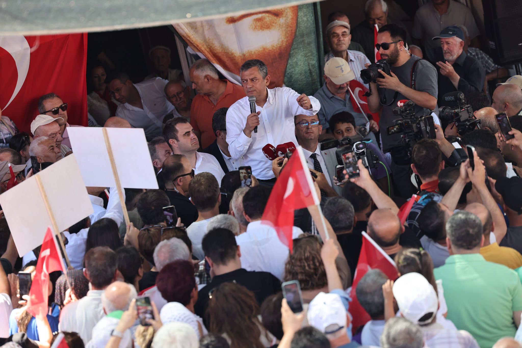 Özgür Özel İzmir'de