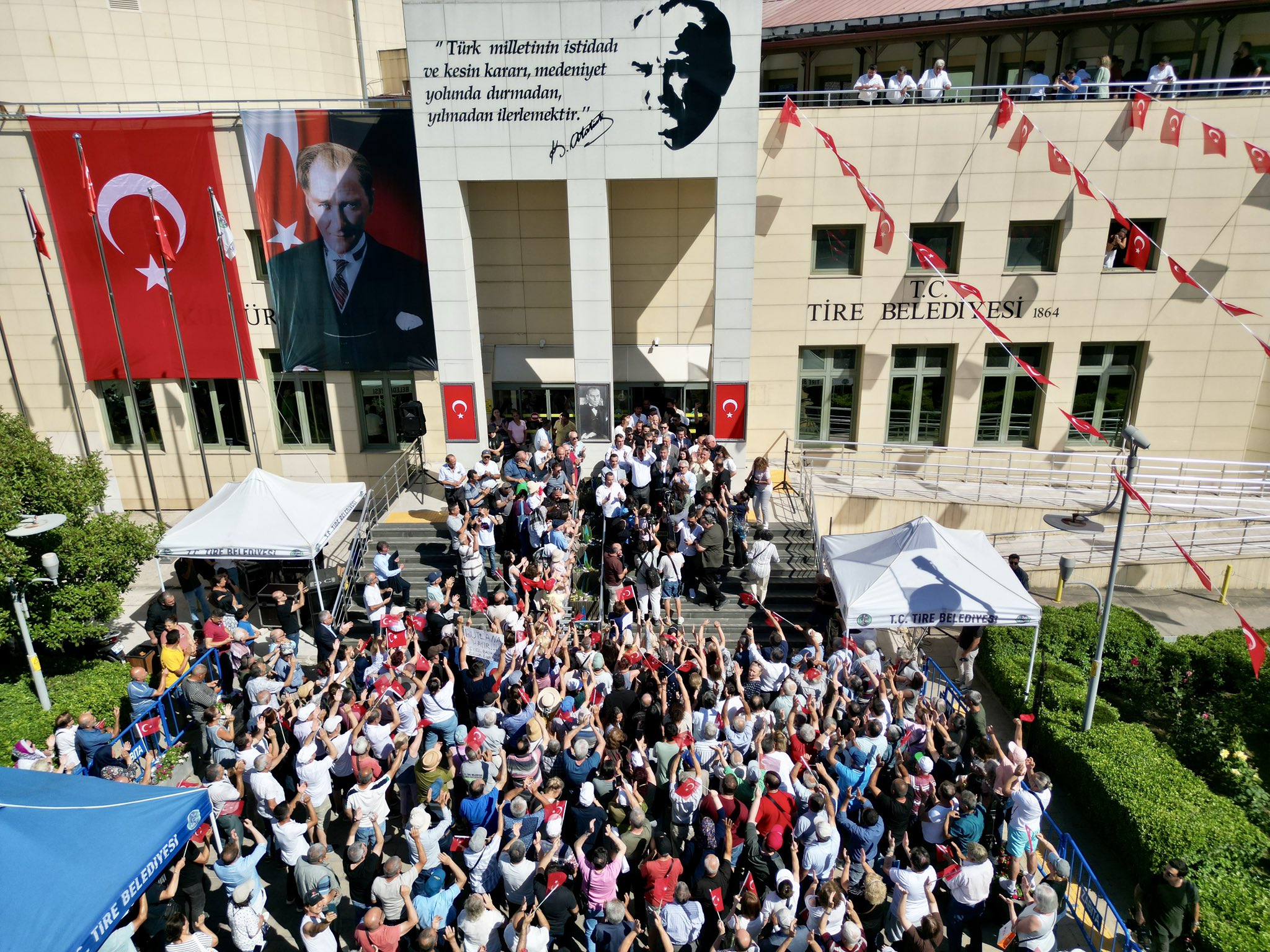 Özgür Özel İzmir'de