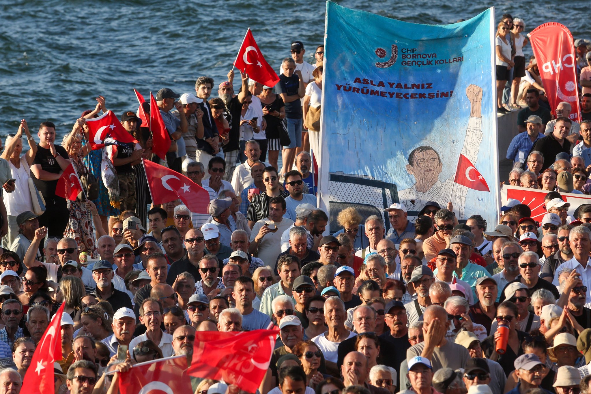 Özgür Özel İzmir'de