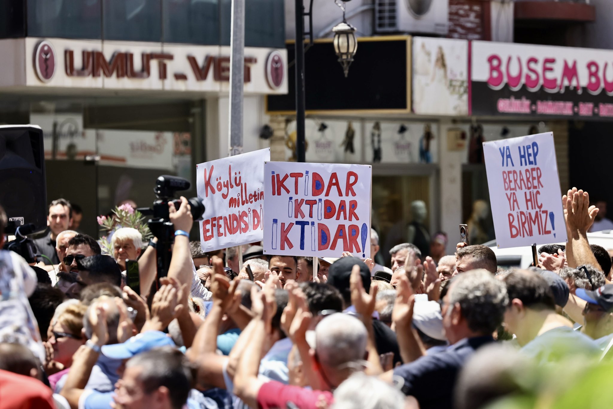 Özgür Özel İzmir'de