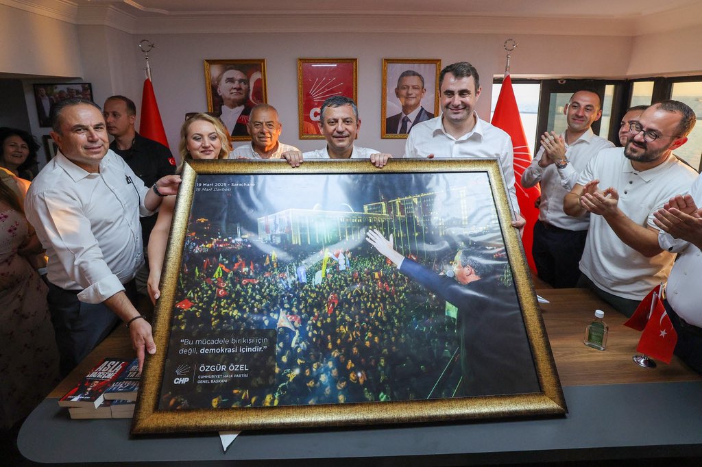 Özgür Özel İzmir'de