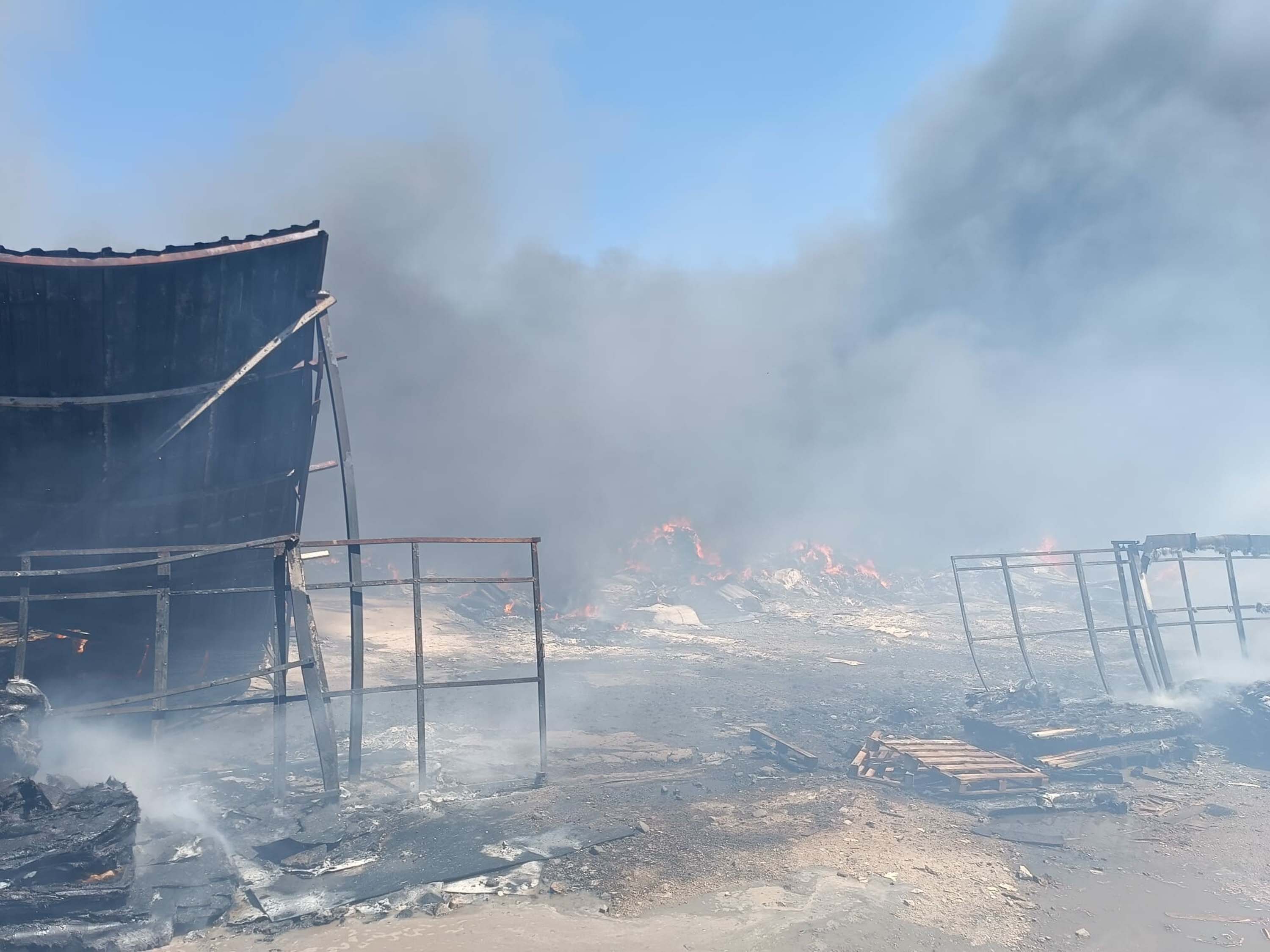 İzmir'de geri dönüşüm fabrikasında yangın