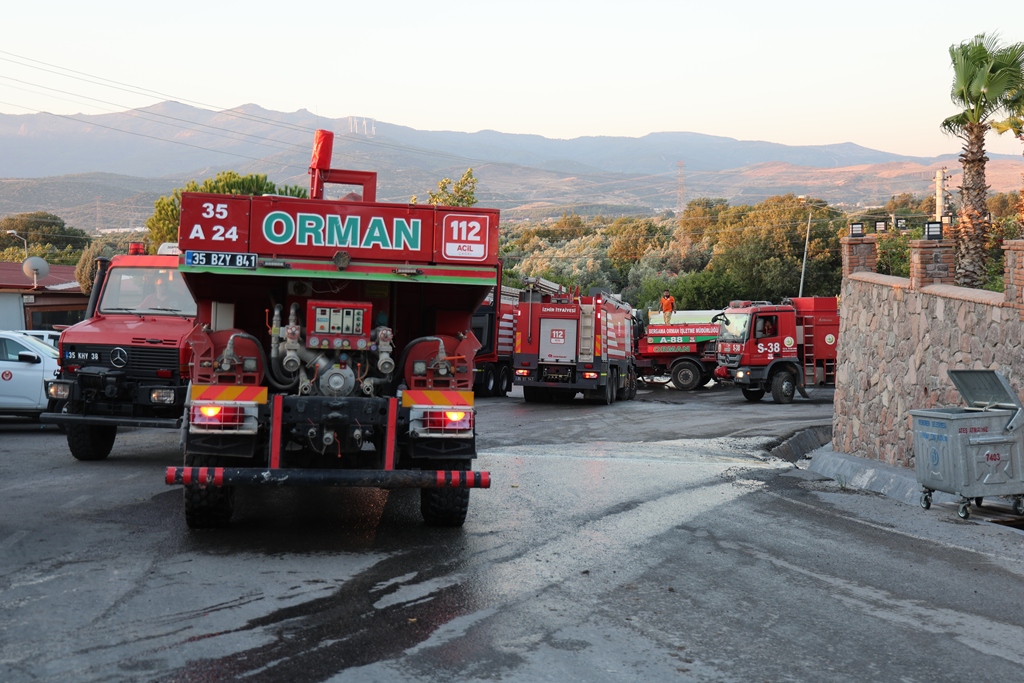 İzmir'de korkutan maki yangını!