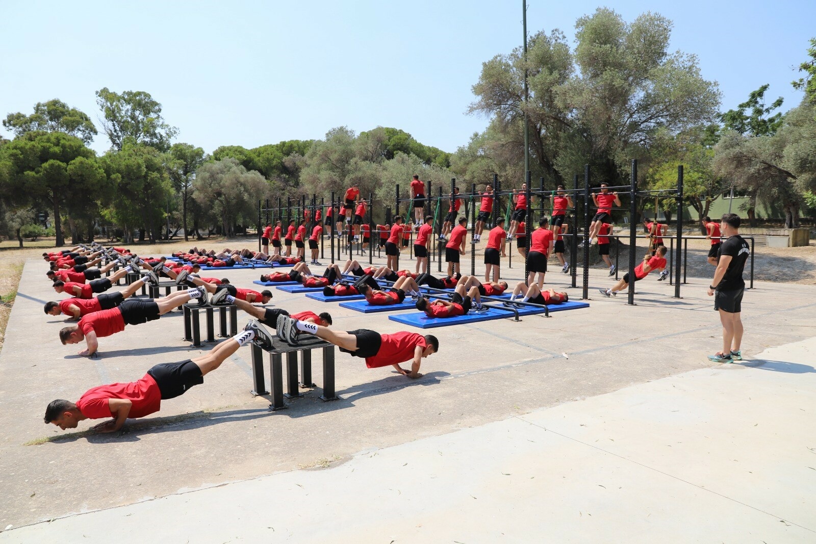 Harbiyeliler zorlu eğitimde: Geleceğin komutanları İzmir'de yetişiyor