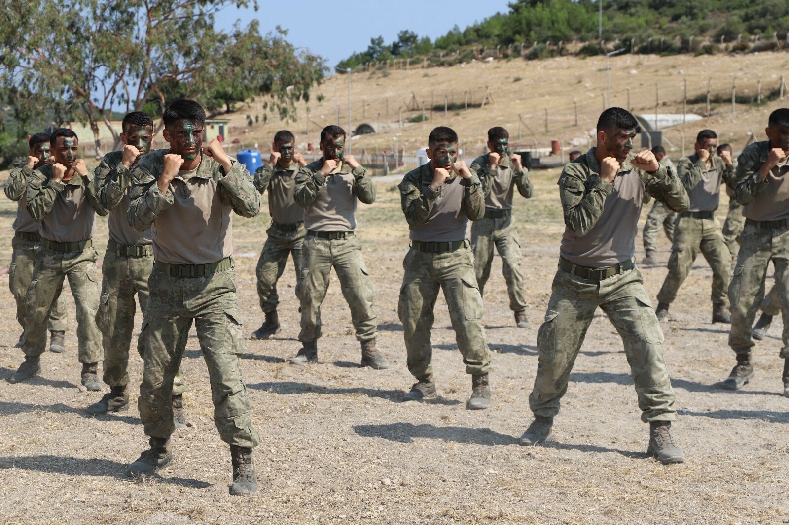 Harbiyeliler zorlu eğitimde: Geleceğin komutanları İzmir'de yetişiyor