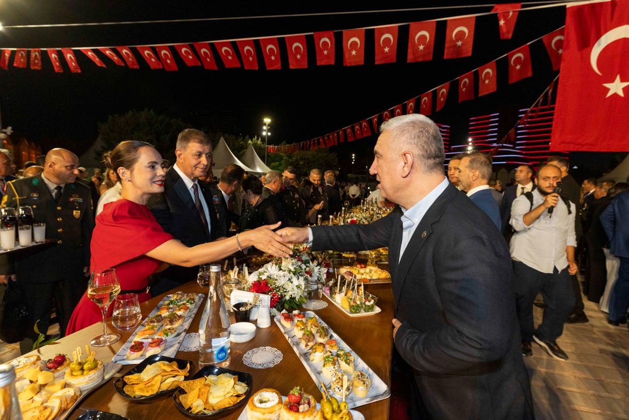İzmir'in kurtuluşunun 104'üncü yılına özel resepsiyon