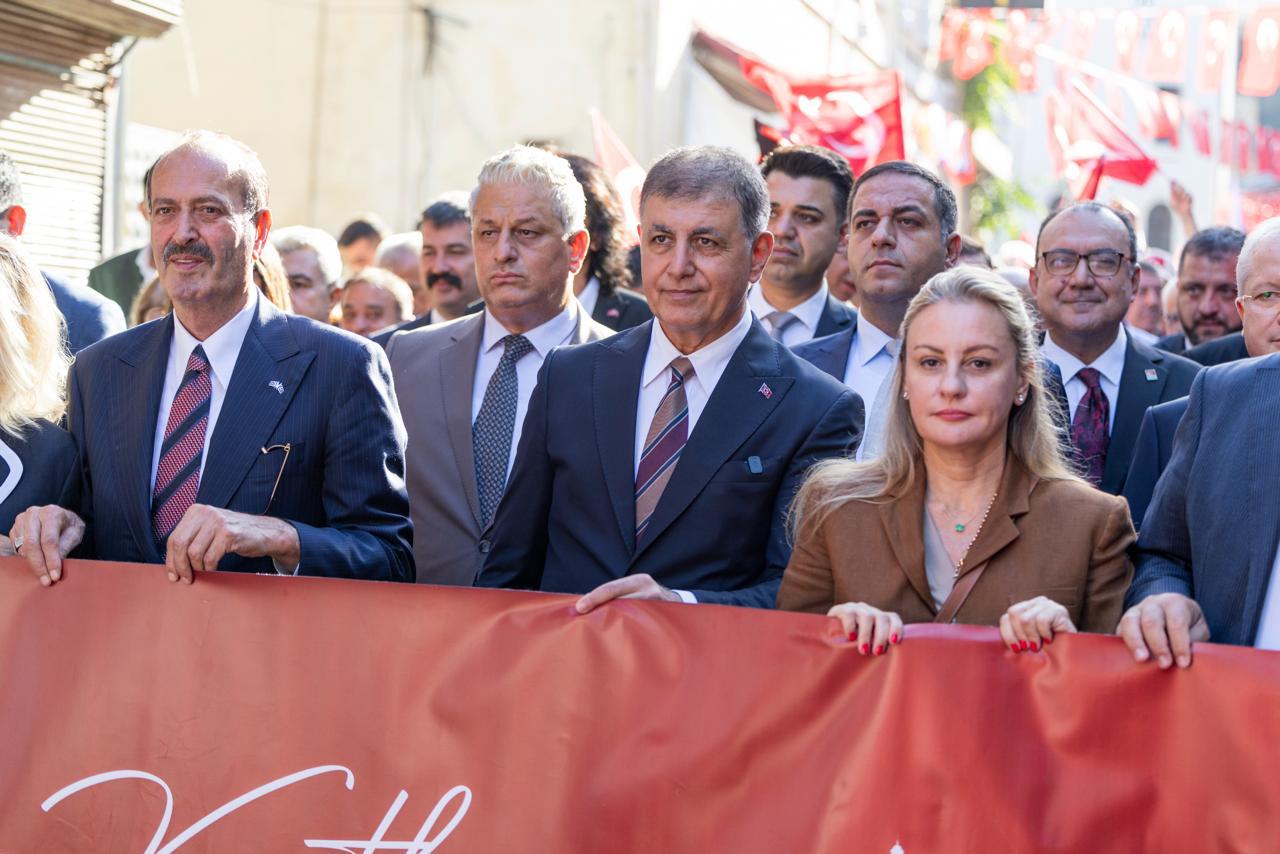 İzmir'de 9 Eylül kutlamaları 'Zafer Yürüyüşü' ile başladı