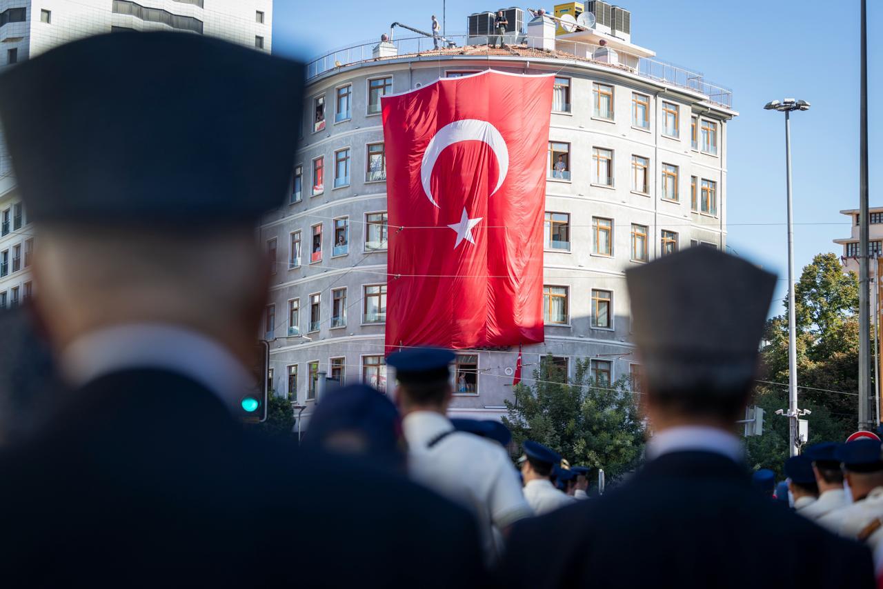 İzmir'de 9 Eylül kutlamaları 'Zafer Yürüyüşü' ile başladı