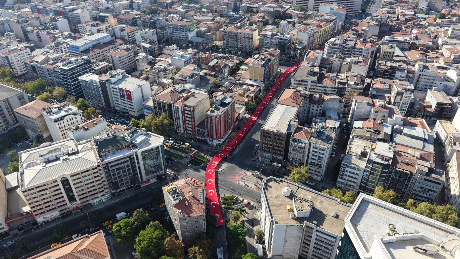 İzmir'de 9 Eylül kutlamaları 'Zafer Yürüyüşü' ile başladı
