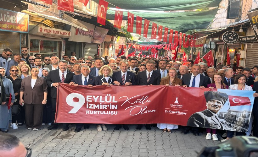 İzmir'de 9 Eylül kutlamaları 'Zafer Yürüyüşü' ile başladı