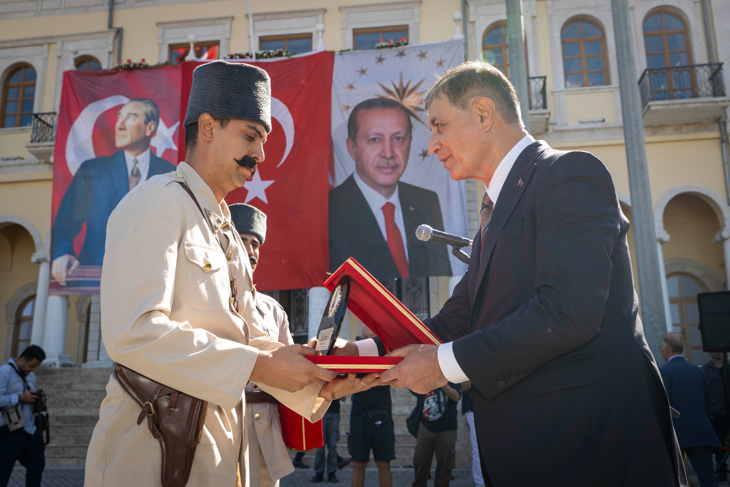 9 Eylül coşkusu Süvari Birlikleri’nin bayrak töreniyle devam ediyor 104 yıldır aynı heyecanla
