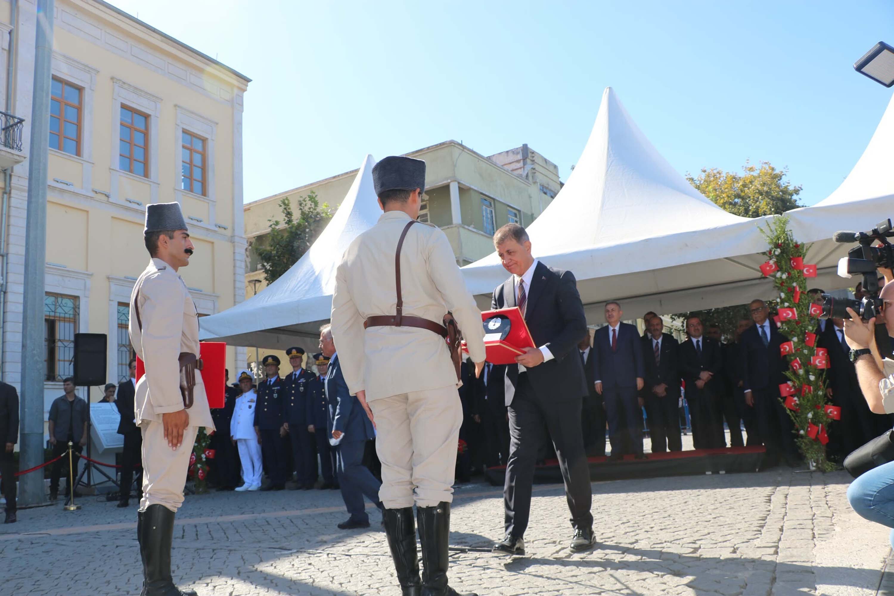 9 Eylül coşkusu Süvari Birlikleri’nin bayrak töreniyle devam ediyor 104 yıldır aynı heyecanla