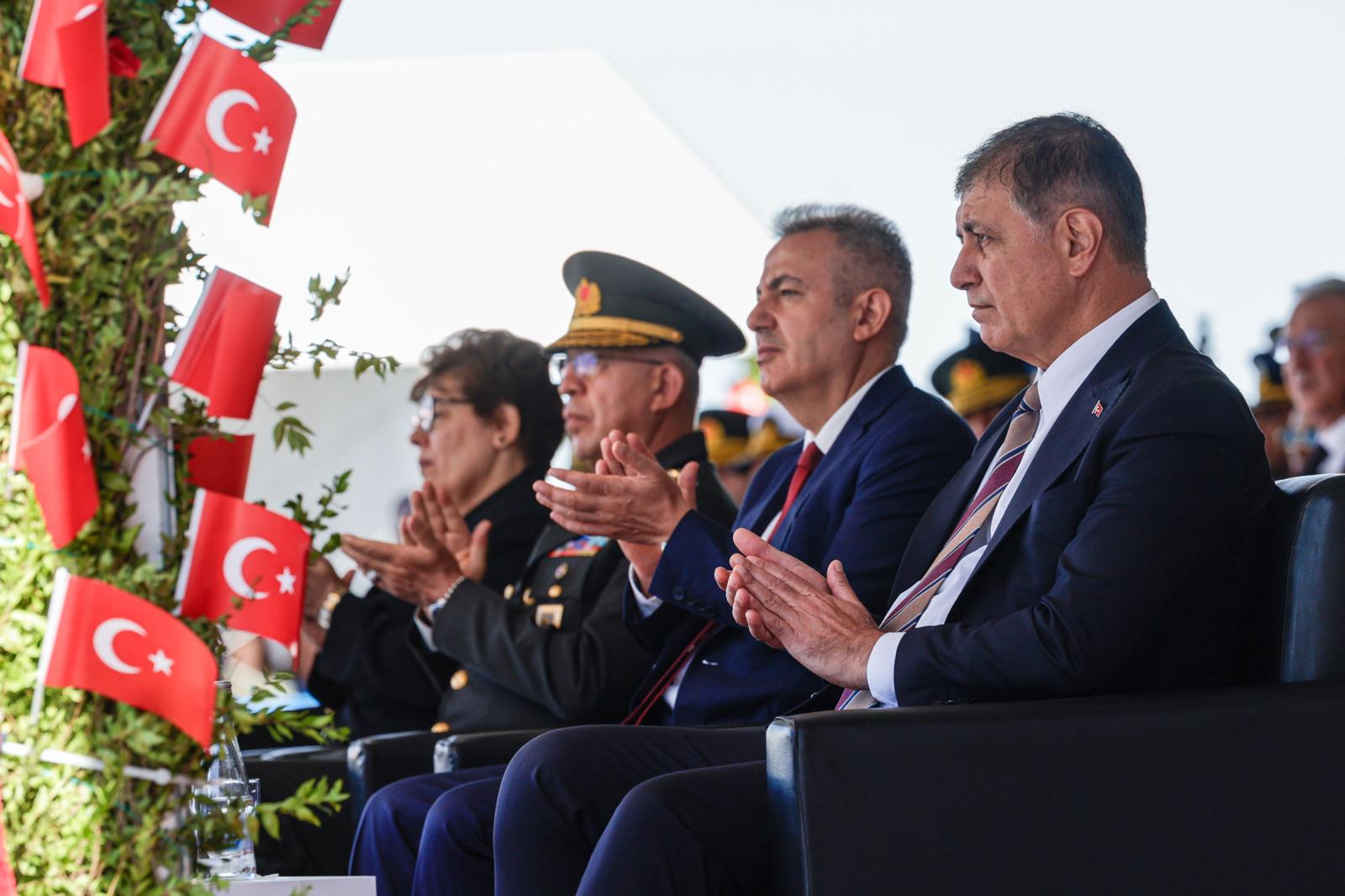 9 Eylül coşkusu Süvari Birlikleri’nin bayrak töreniyle devam ediyor 104 yıldır aynı heyecanla
