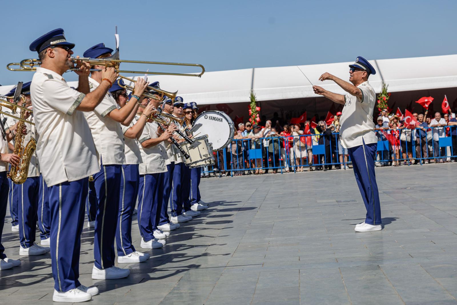 9 Eylül coşkusu Süvari Birlikleri’nin bayrak töreniyle devam ediyor 104 yıldır aynı heyecanla