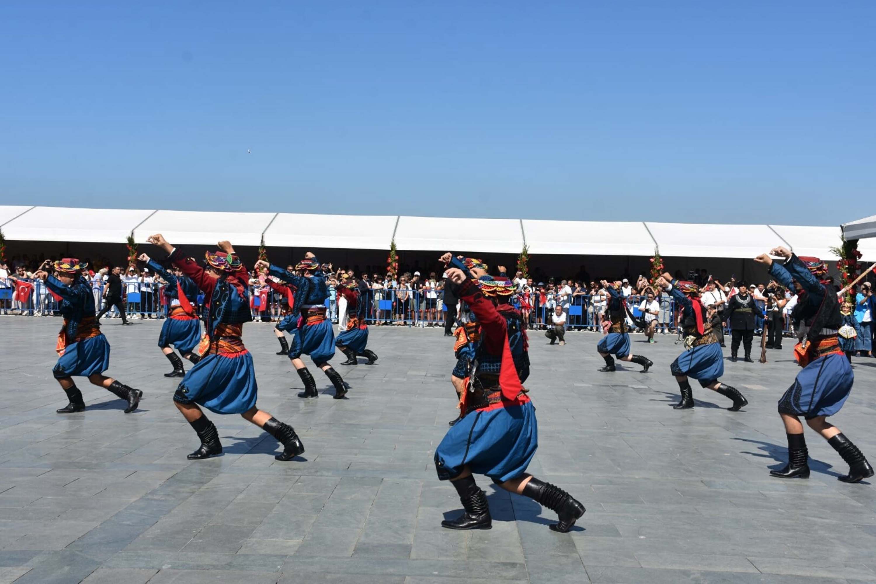 9 Eylül coşkusu Süvari Birlikleri’nin bayrak töreniyle devam ediyor 104 yıldır aynı heyecanla